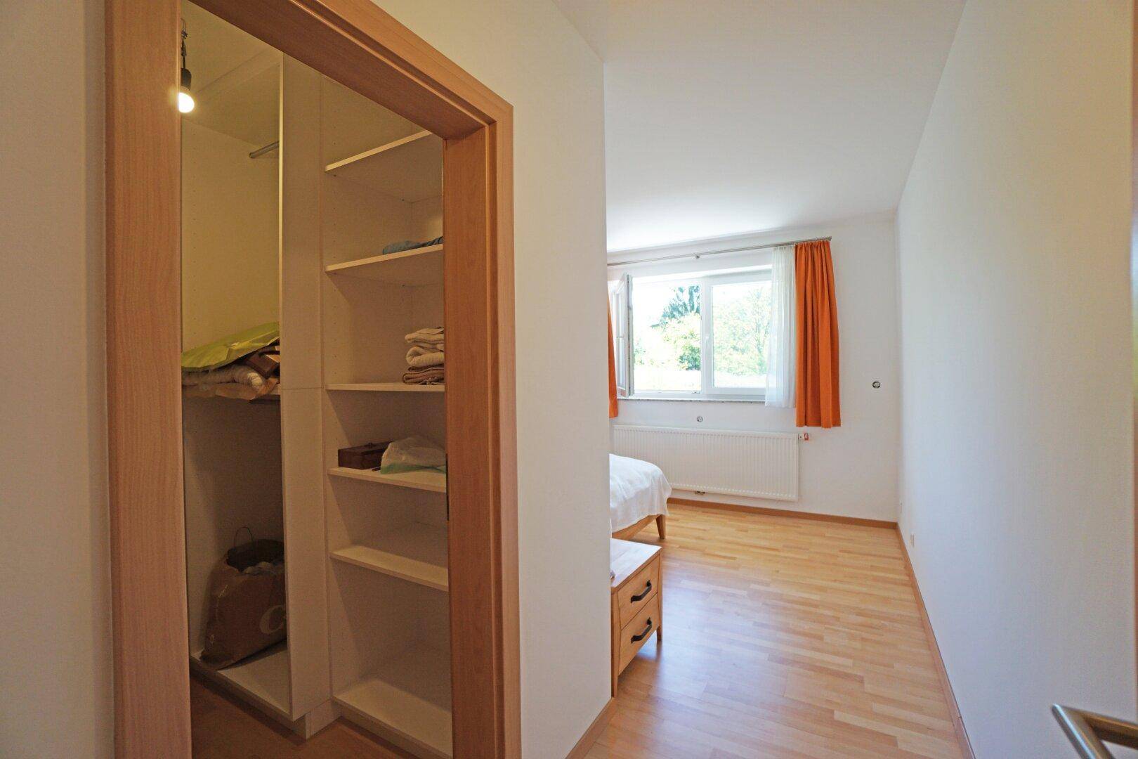 OG_Zimmer 1 mit Schrankraum