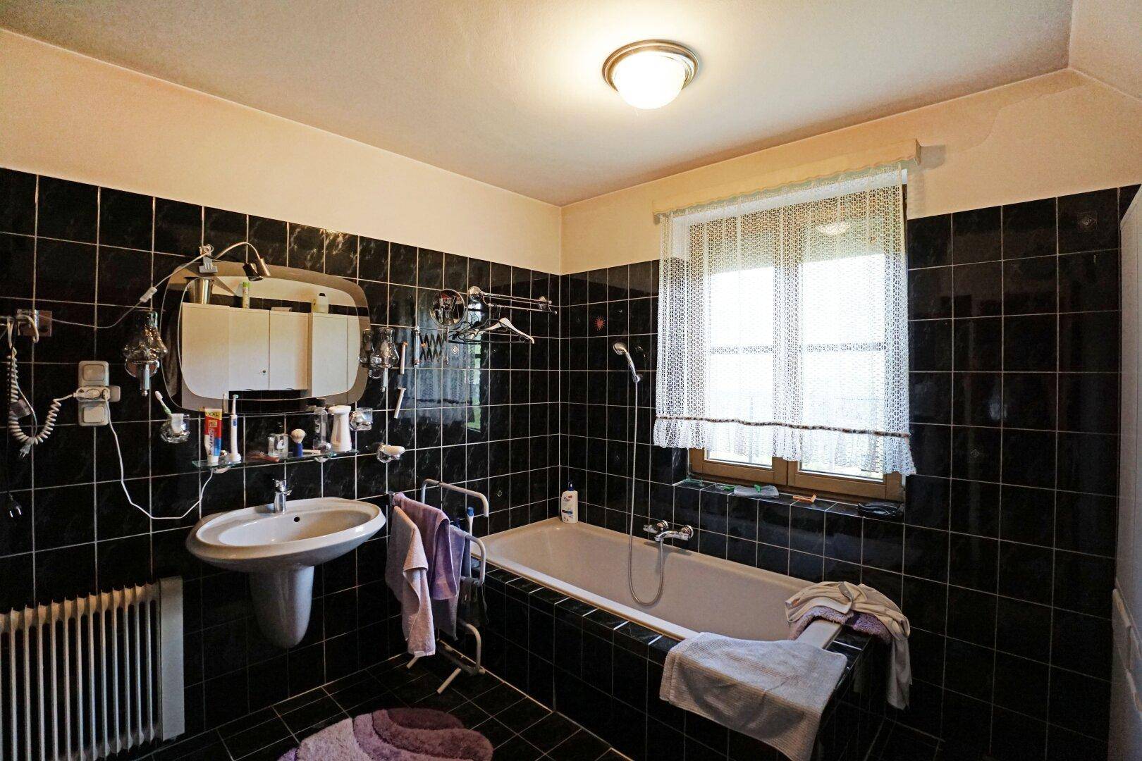 Badezimmer mit Wanne