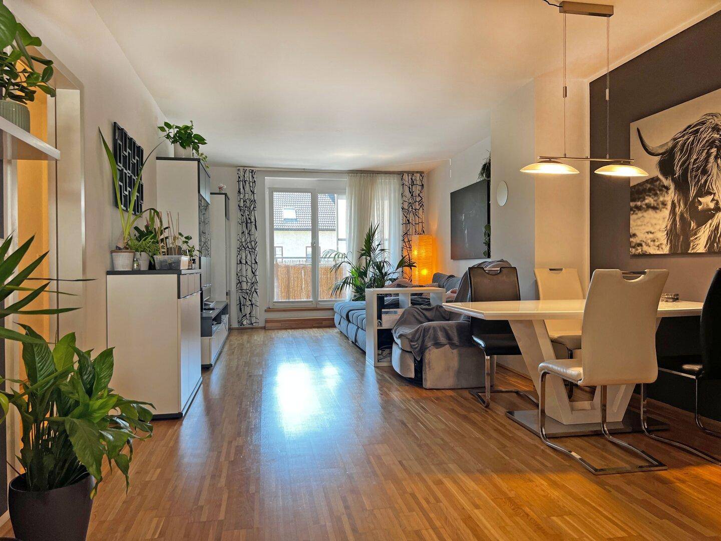 Wohnküche_Ausgang Loggia