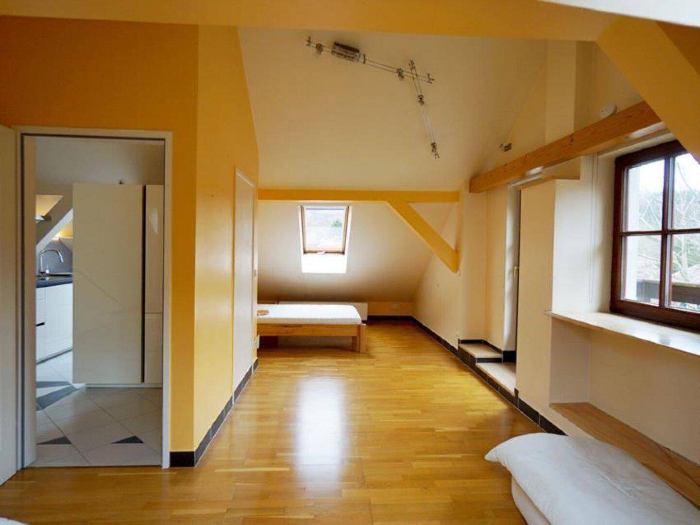 Zimmer 1 mit Ausgang auf Süd-Balkon