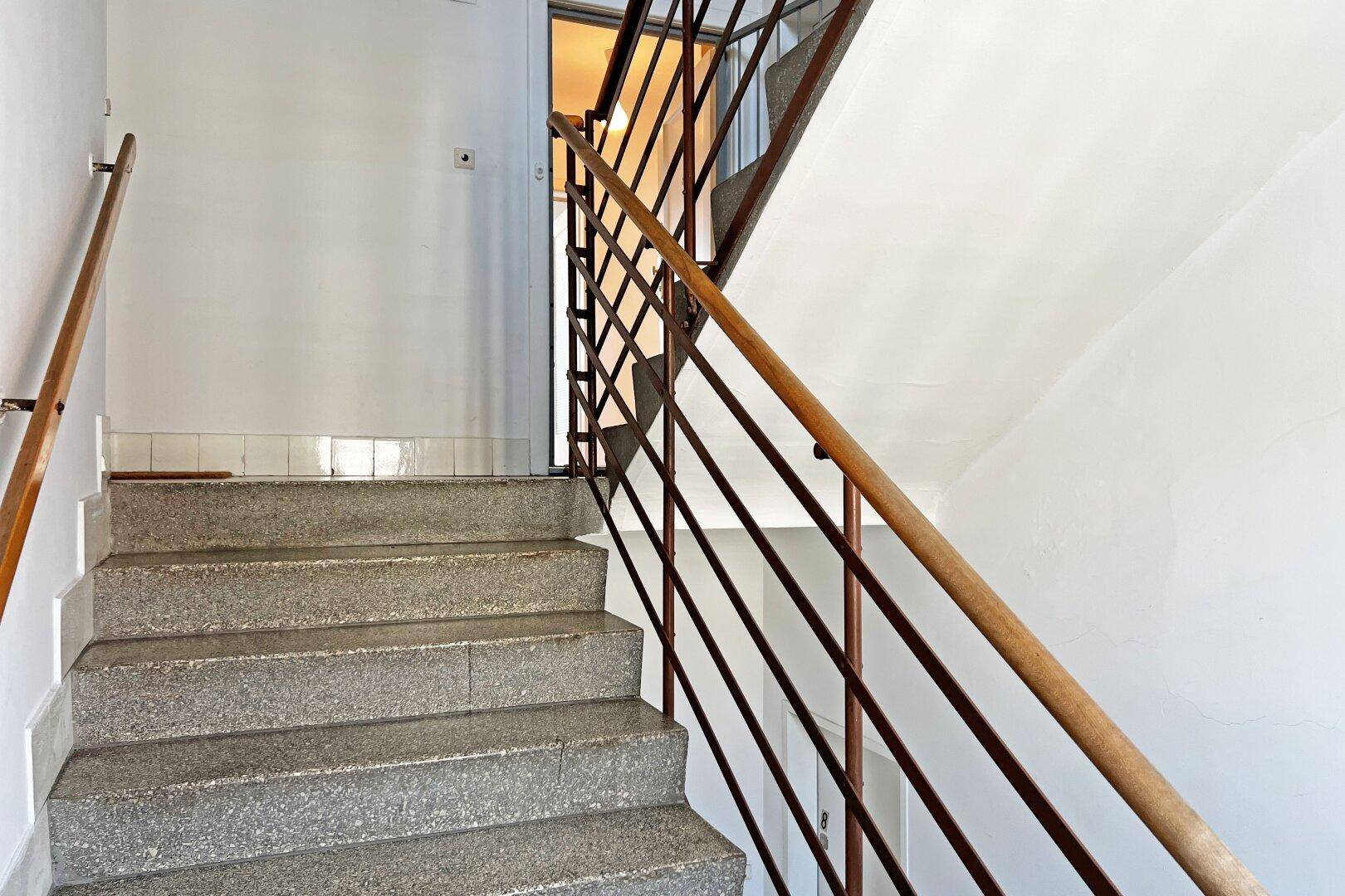 Stiegenhaus_Wohnungseingang