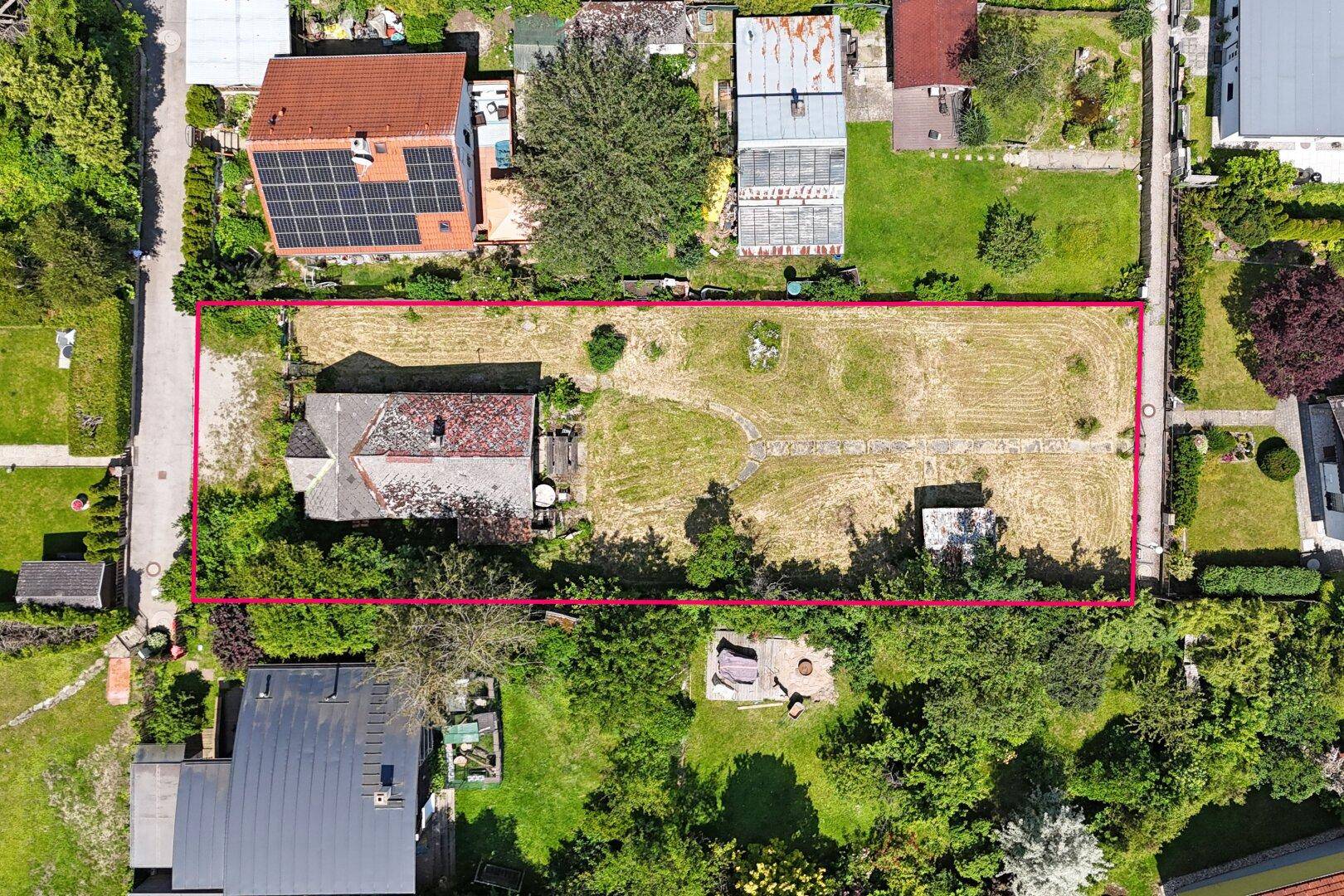 Draufsicht gesamtes Grundstück mit Abbruchhaus und Gartenschuppen