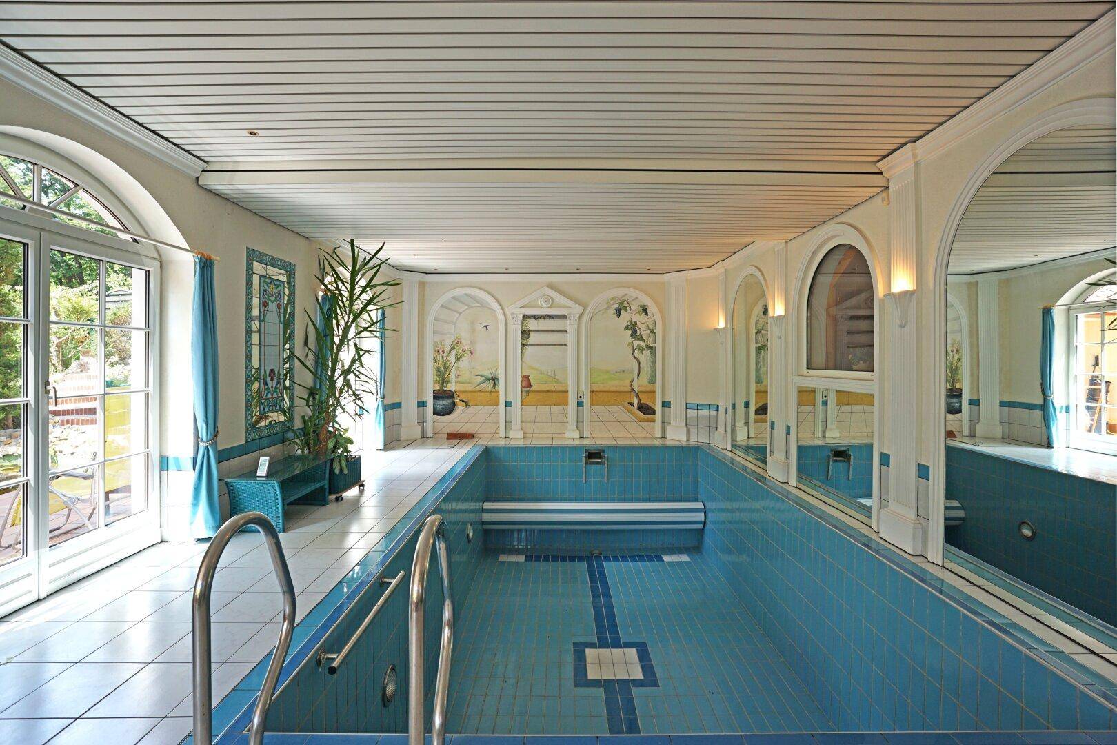 Schwimmhalle