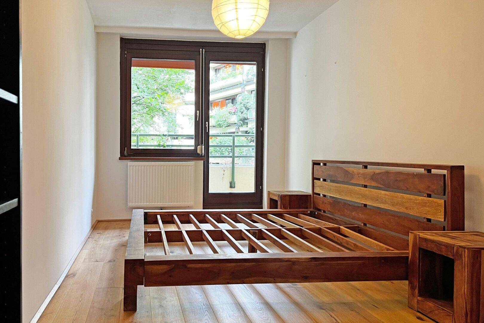 Zimmer 2 Richtung Balkon