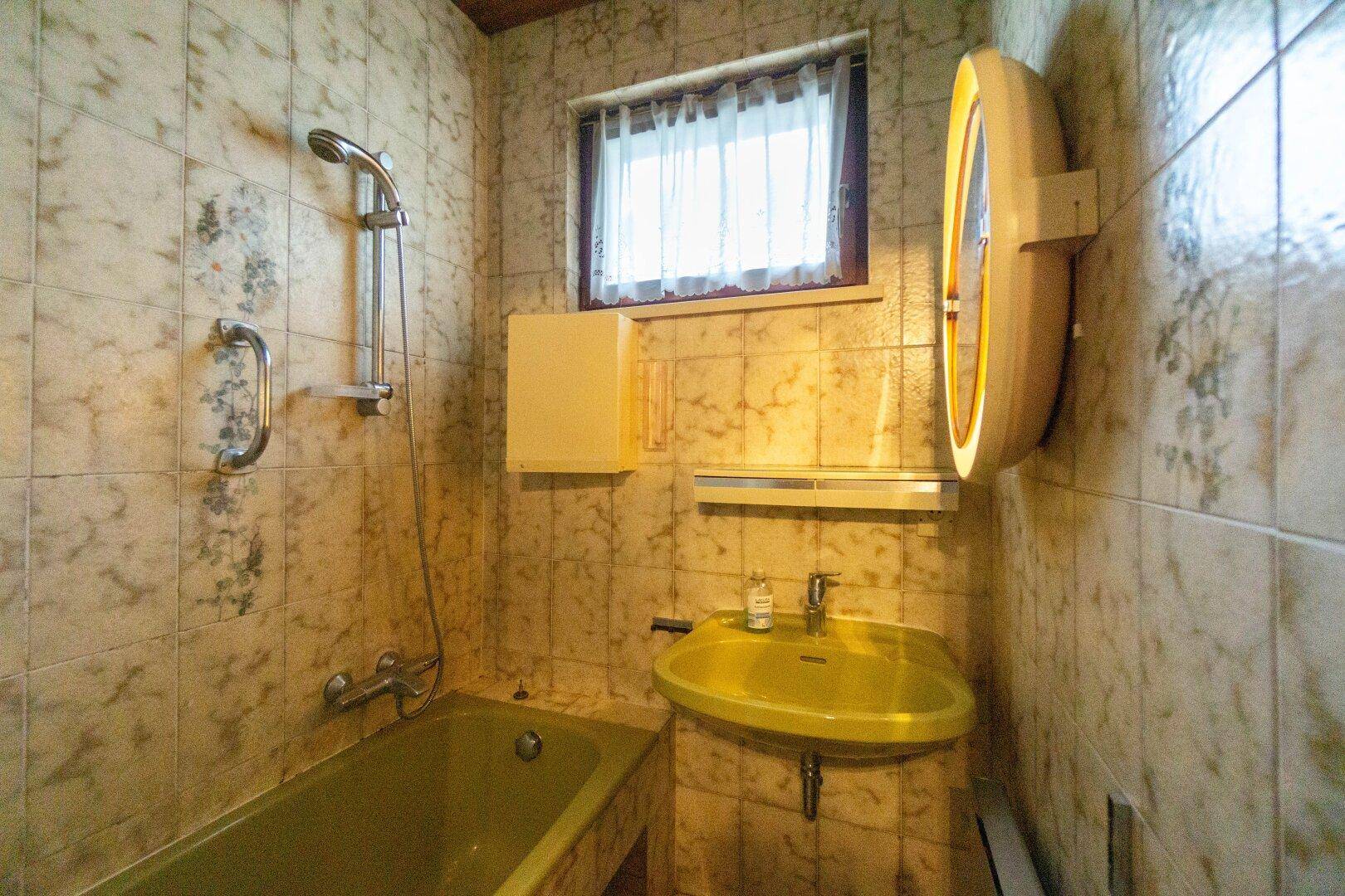 Badezimmer mit Wanne