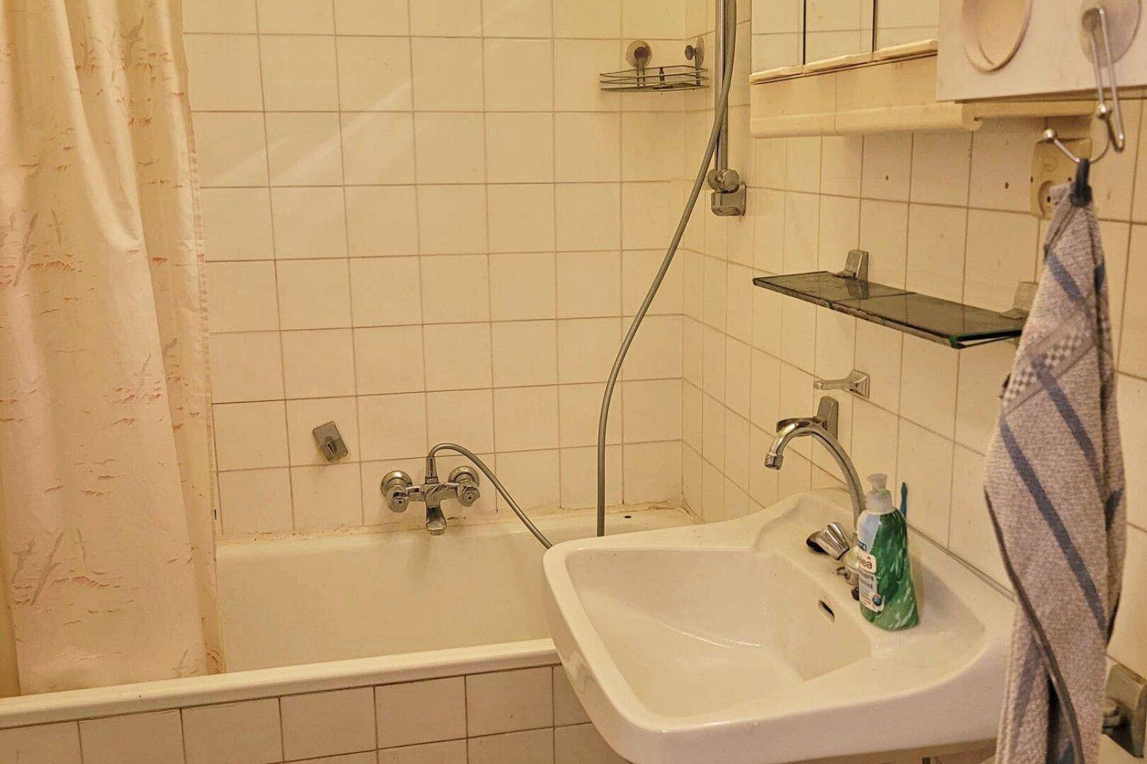 Badezimmer mit Wanne
