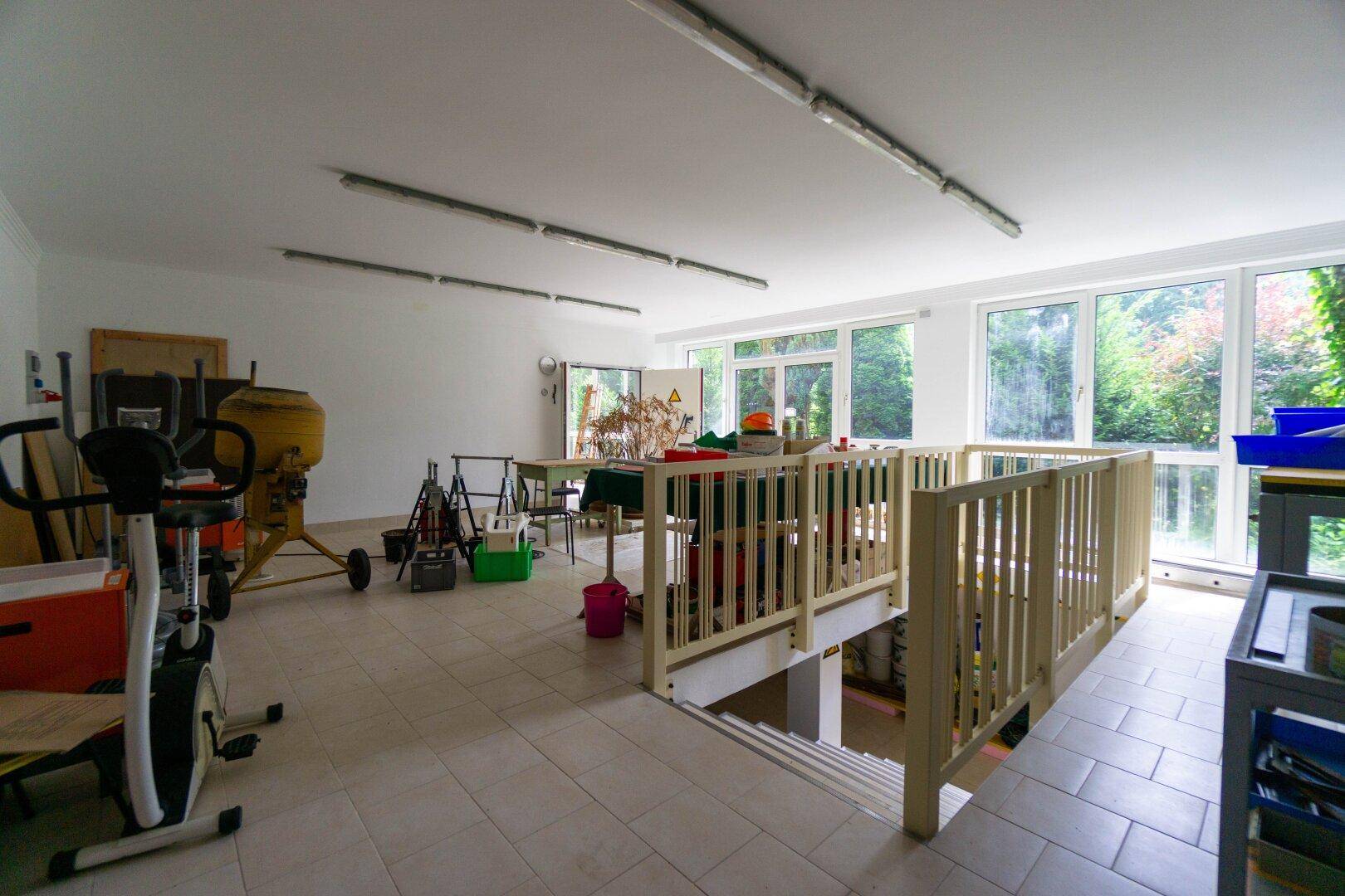 Halle mit eingezogener Decke