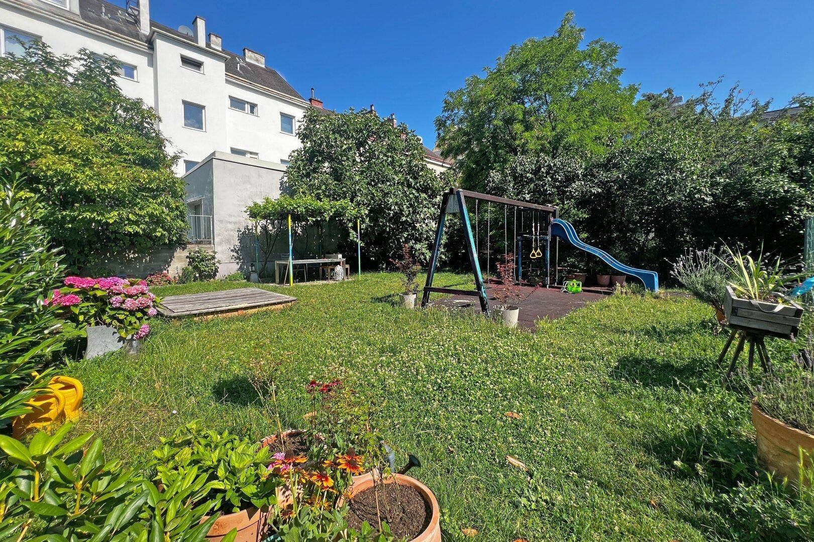 Allgemeingarten mit Spielplatz