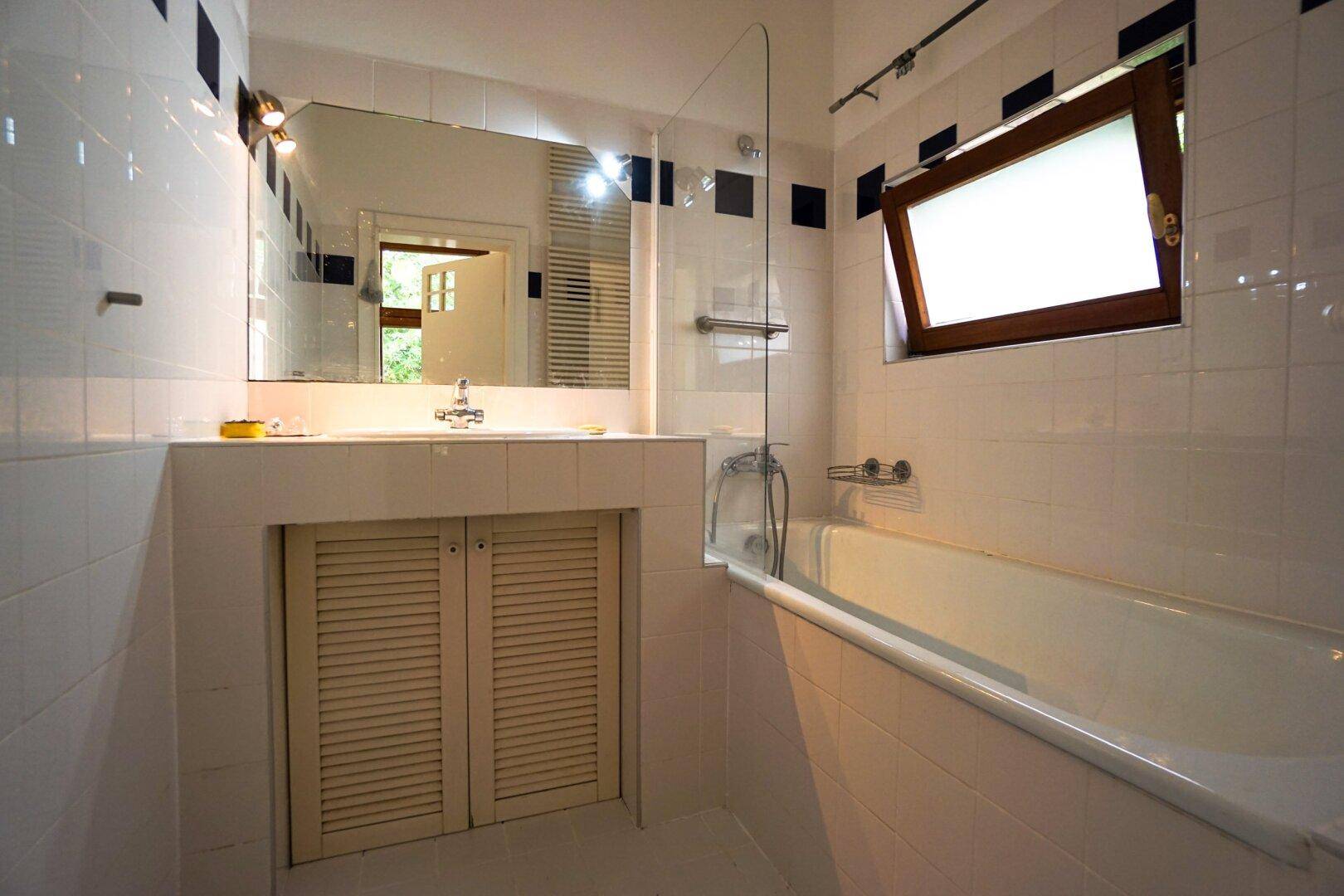 Bad mit Wanne