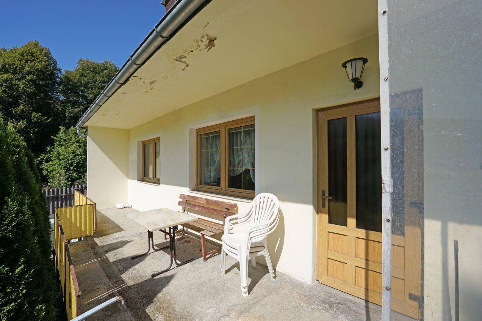 Haus 1: Terrasse und Eingang