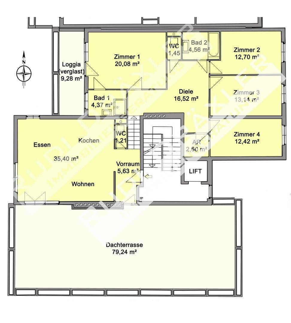 Grundriss der Wohnung mit mehreren Zimmern, Loggia, Dachterrasse und Liftzugang.