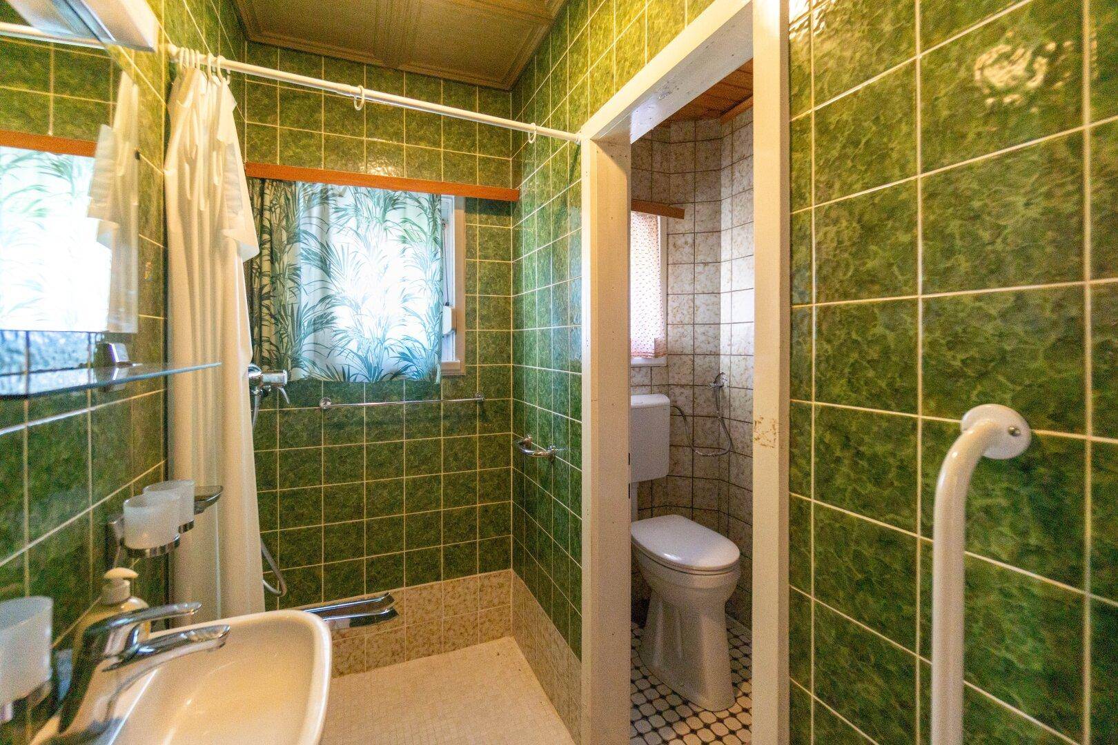 Bad mit angeschlossenem WC