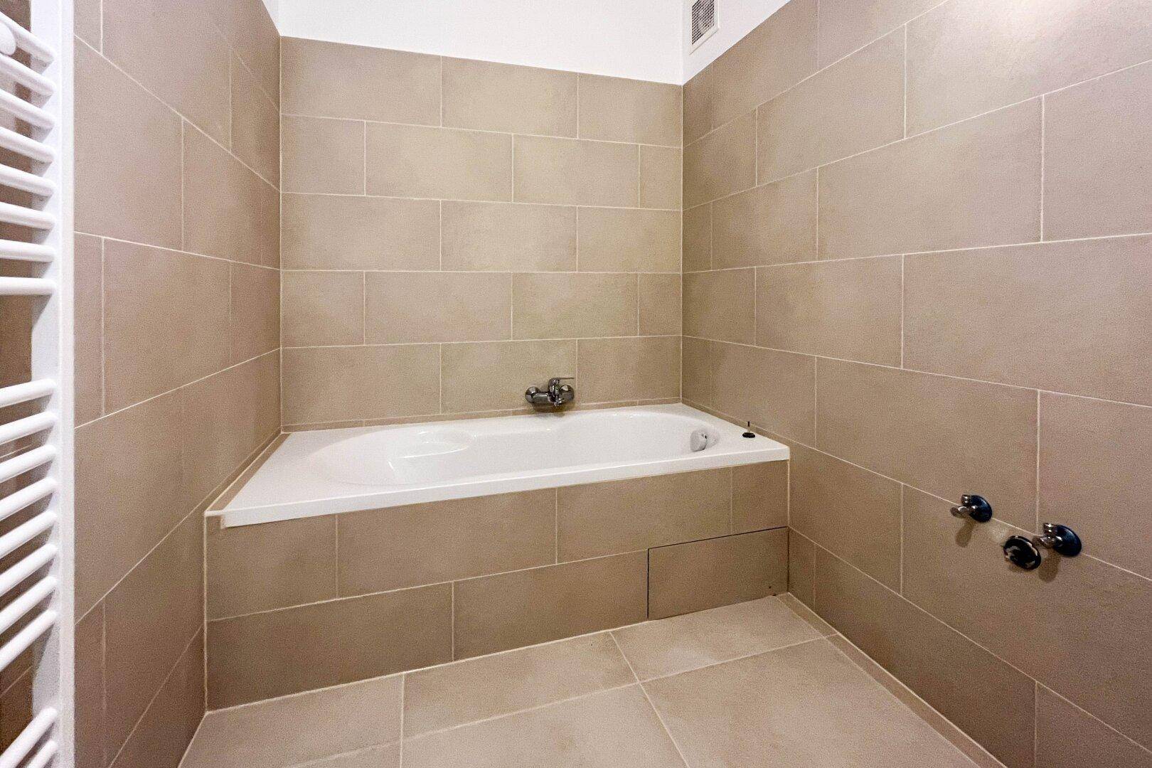 Badezimmer mit Wanne