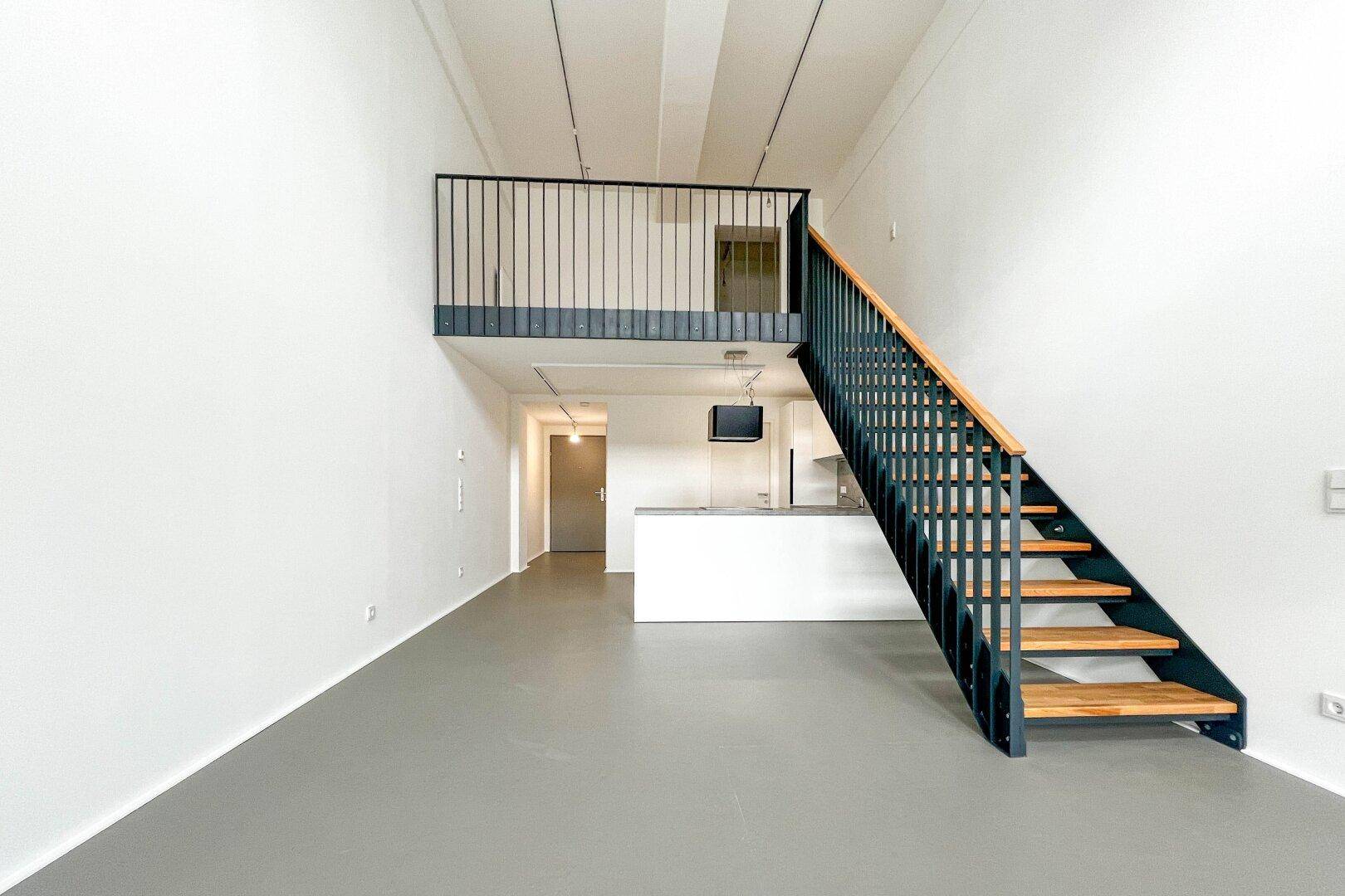 Wohnzimmer und offene Küche