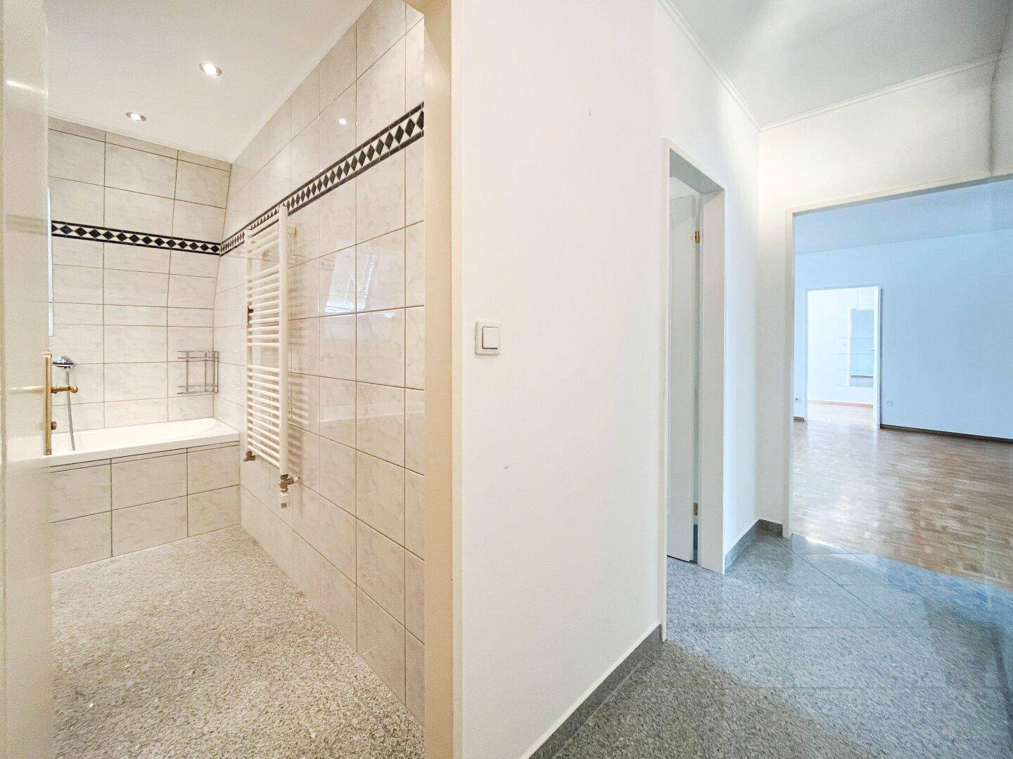 Badezimmer / Vorraum