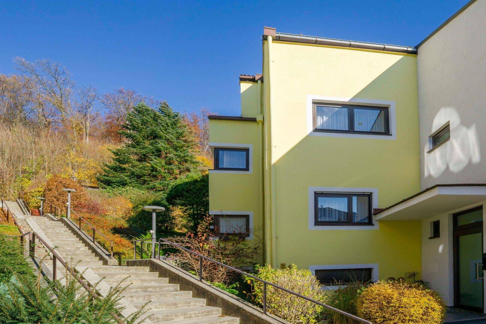 Eckreihenhaus mit Einfamilienhauscharakter in zentrumsnaher Aussichtsslage - Widok 3