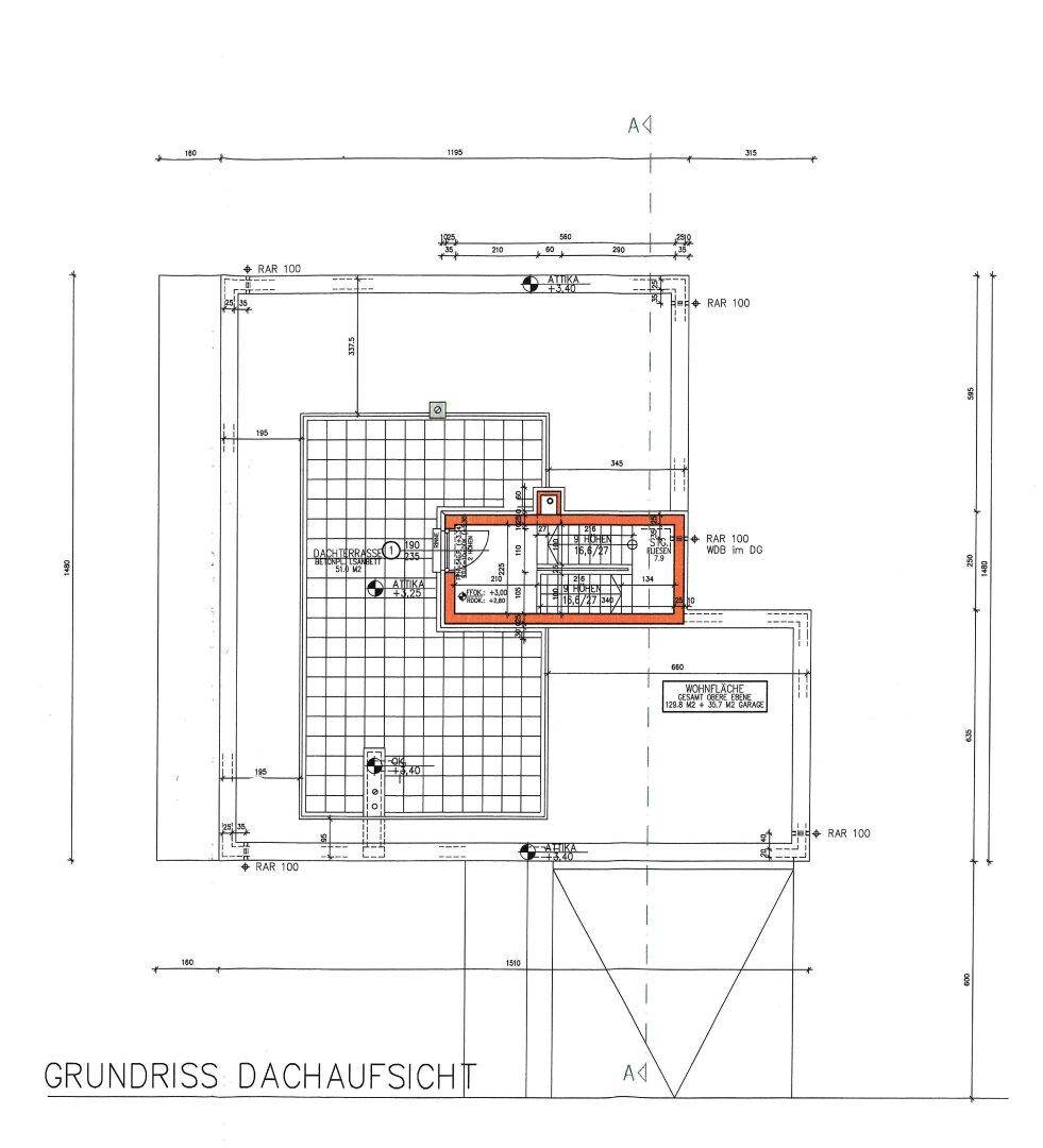 Dachaufsicht des Gebäudes mit Flachdach und Dachterrasse.
