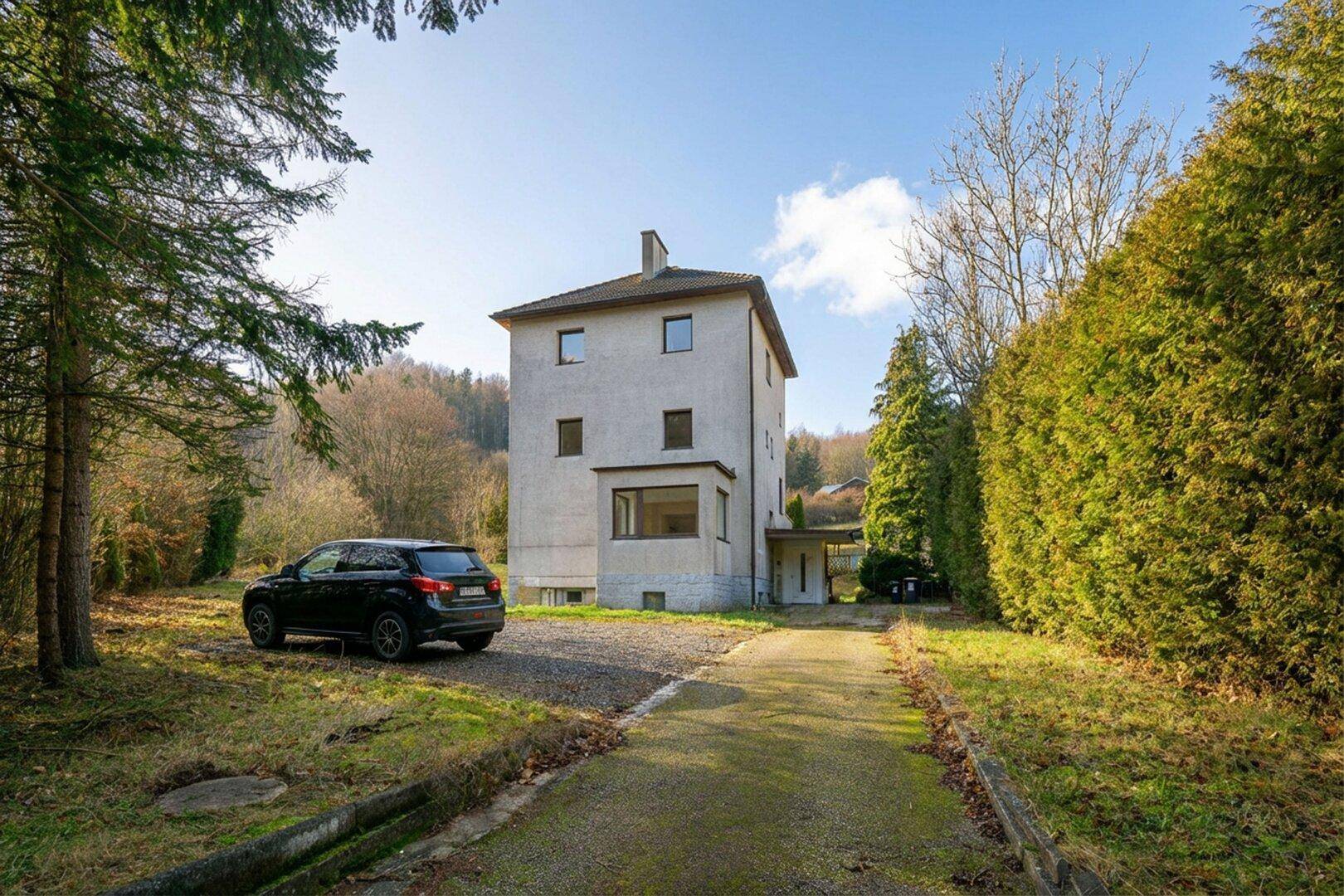 Teilsaniertes Wohnhaus mit viel Platz, Grünblick und Entwicklungspotenzial in Zentrumsnähe - Vista 3