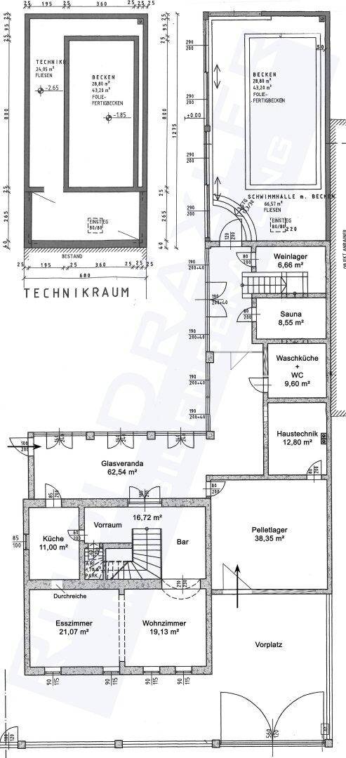 Detaillierter Grundriss des Erdgeschosses und des Kellerbereichs mit Pool, Sauna und Weinkeller.