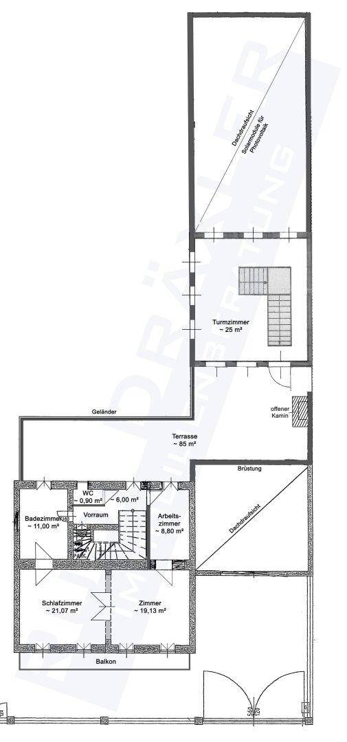 Grundriss des Obergeschosses mit Schlafzimmern, Badezimmern und einer großen Terrasse.