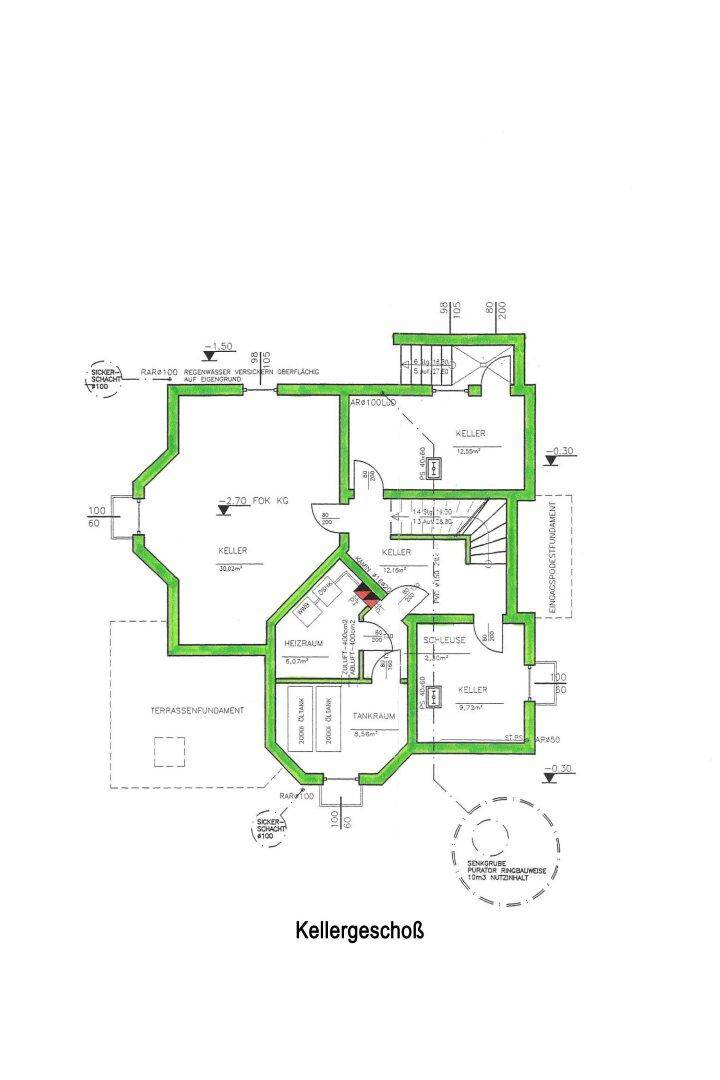 Grundriss des Kellergeschosses mit verschiedenen Kellerräumen und Zugang zur Terrasse.