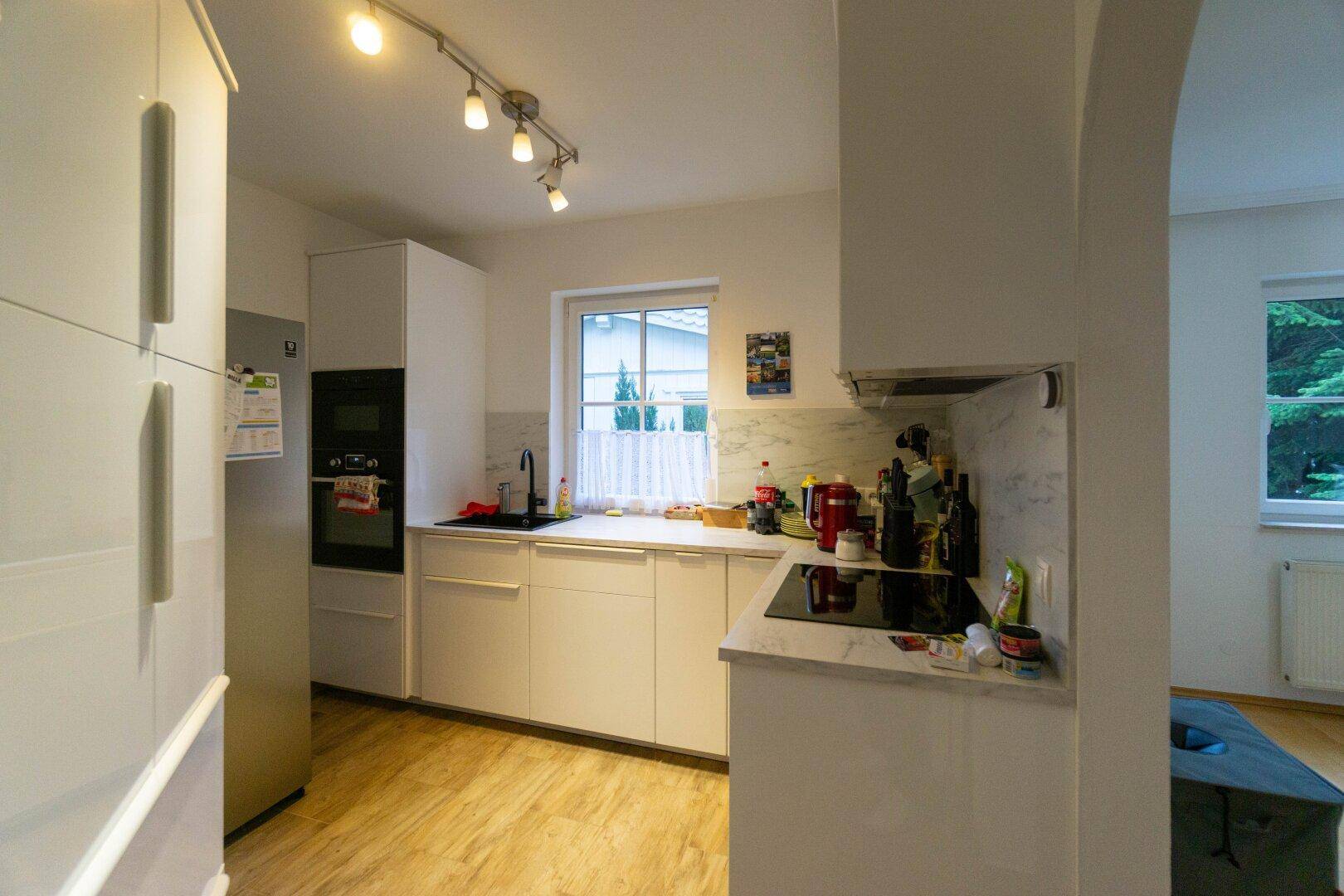 Einladendes Haus im Grünen! Großer Grund, Südterrasse, Keller und Doppelgarage - Ansicht 4