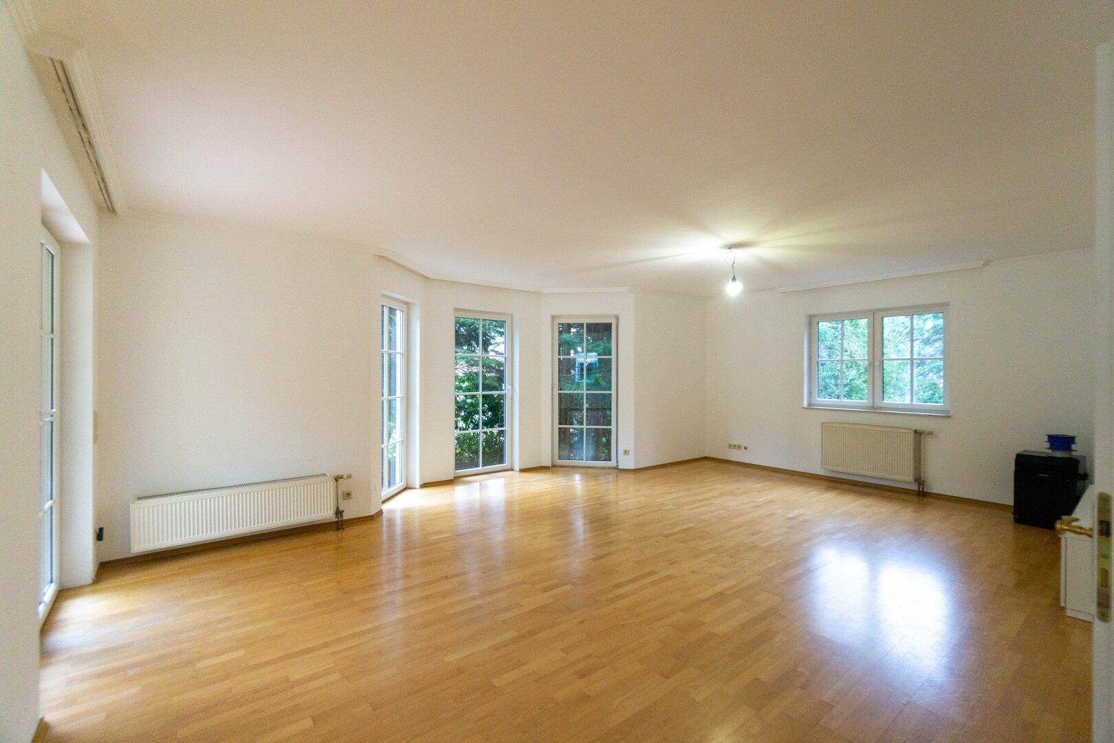 Einladendes Haus im Grünen! Großer Grund, Südterrasse, Keller und Doppelgarage - Ansicht 5