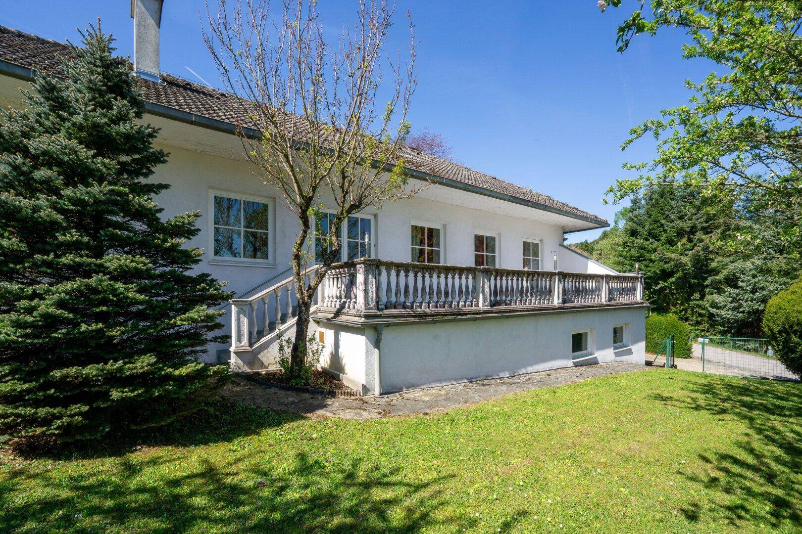 Reizvolles Einfamilienhaus in sonniger Lage mit Gartenidylle und Erweiterungspotenzial – pohled 5