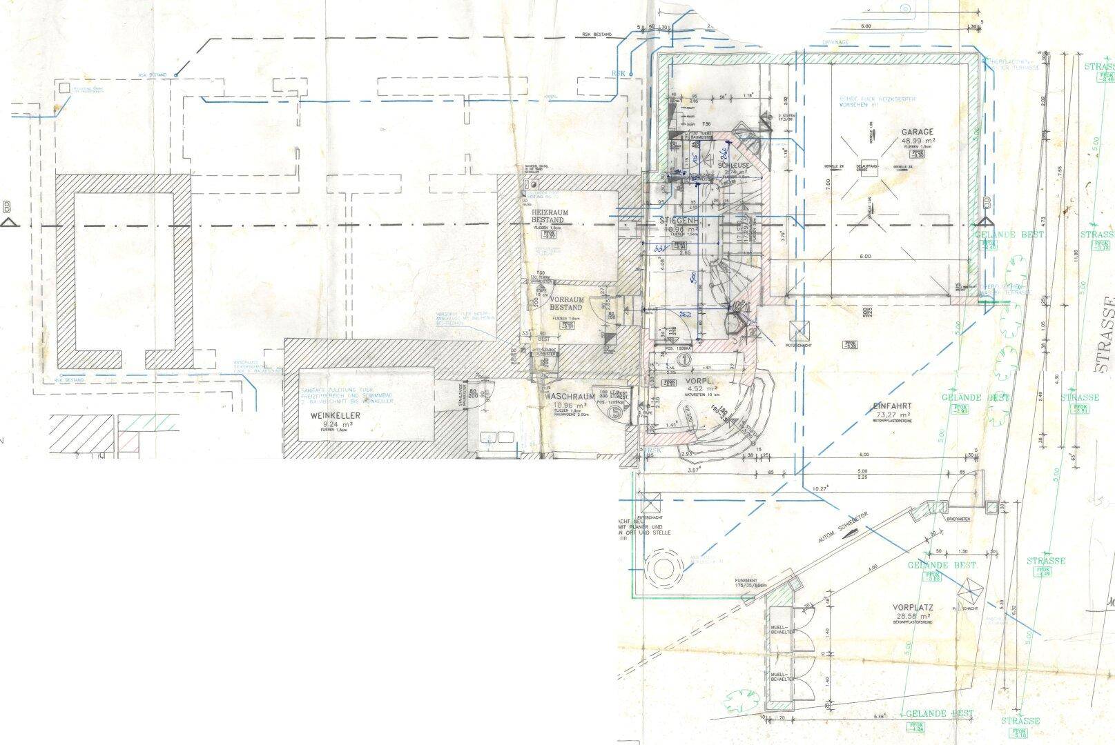 Grundriss des Untergeschosses mit Weinkeller, Abstellraum und Garagenzufahrt.