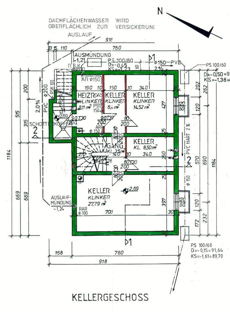 Grundriss des Kellergeschosses mit Heizraum und mehreren Kellerräumen.