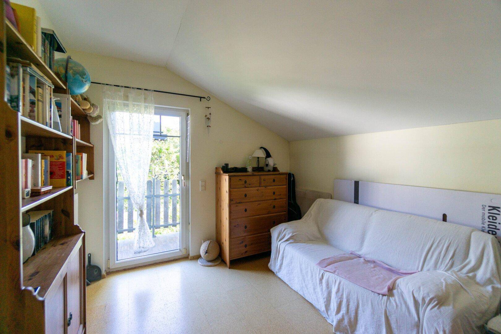 Zimmer 2 mit Balkonausgang