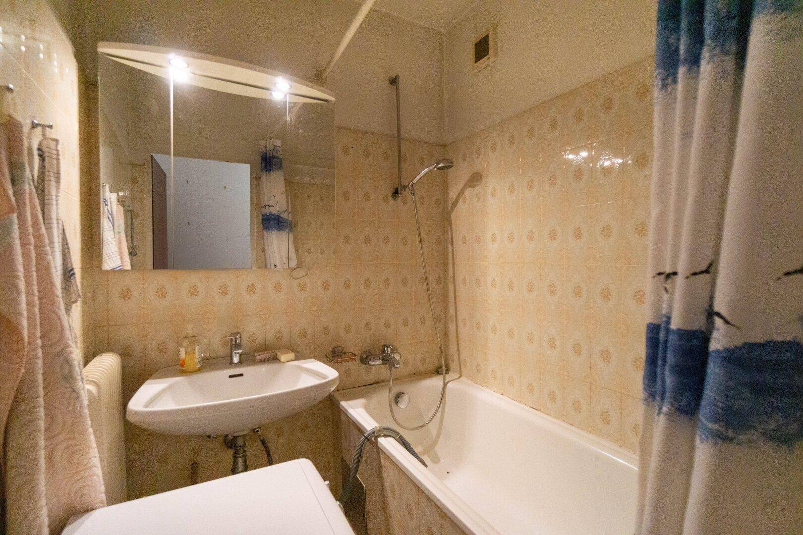 Badezimmer mit Wanne