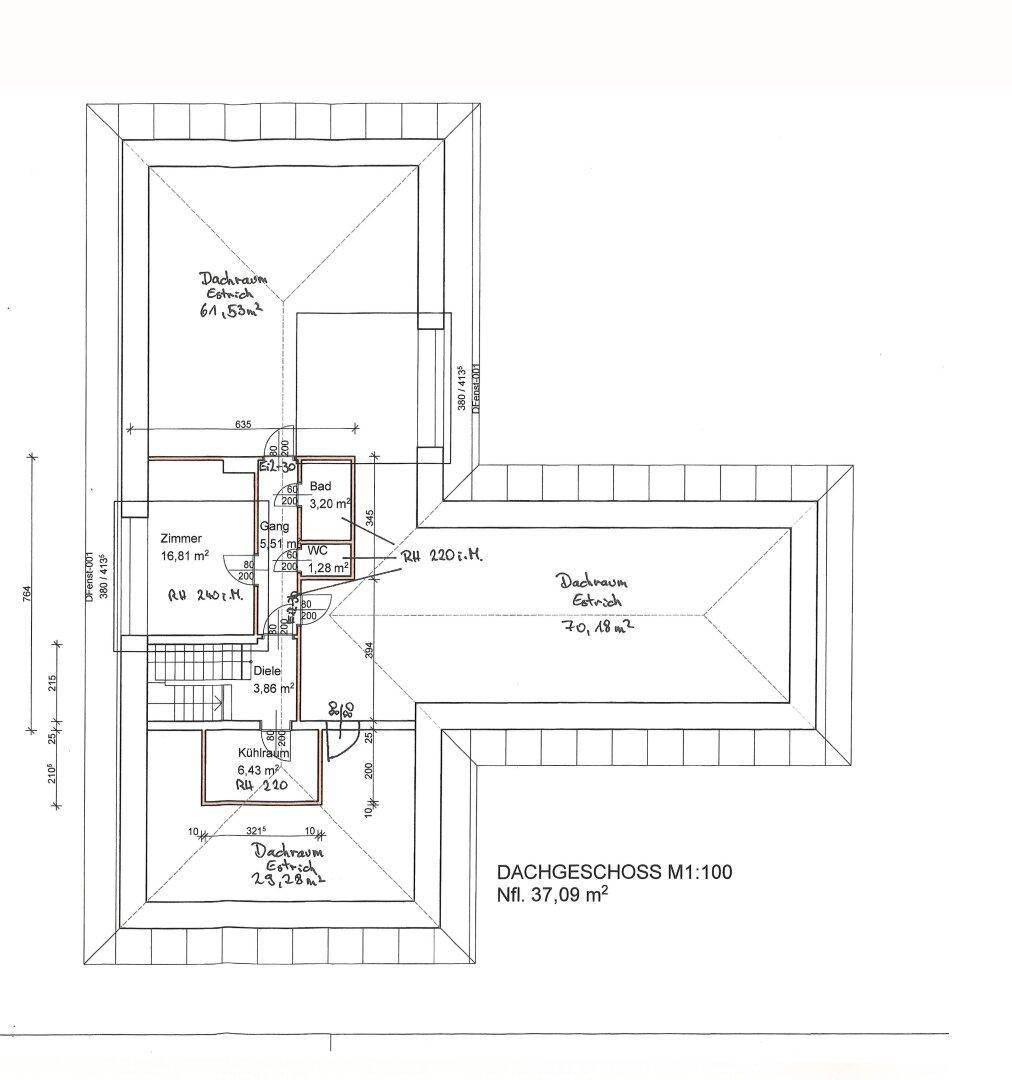 Grundriss des Dachgeschosses mit Zimmern und Dachschrägen.