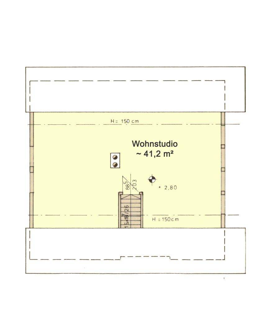 Grundriss des Dachgeschosses mit einem großen Wohnstudio und Dachschrägen.