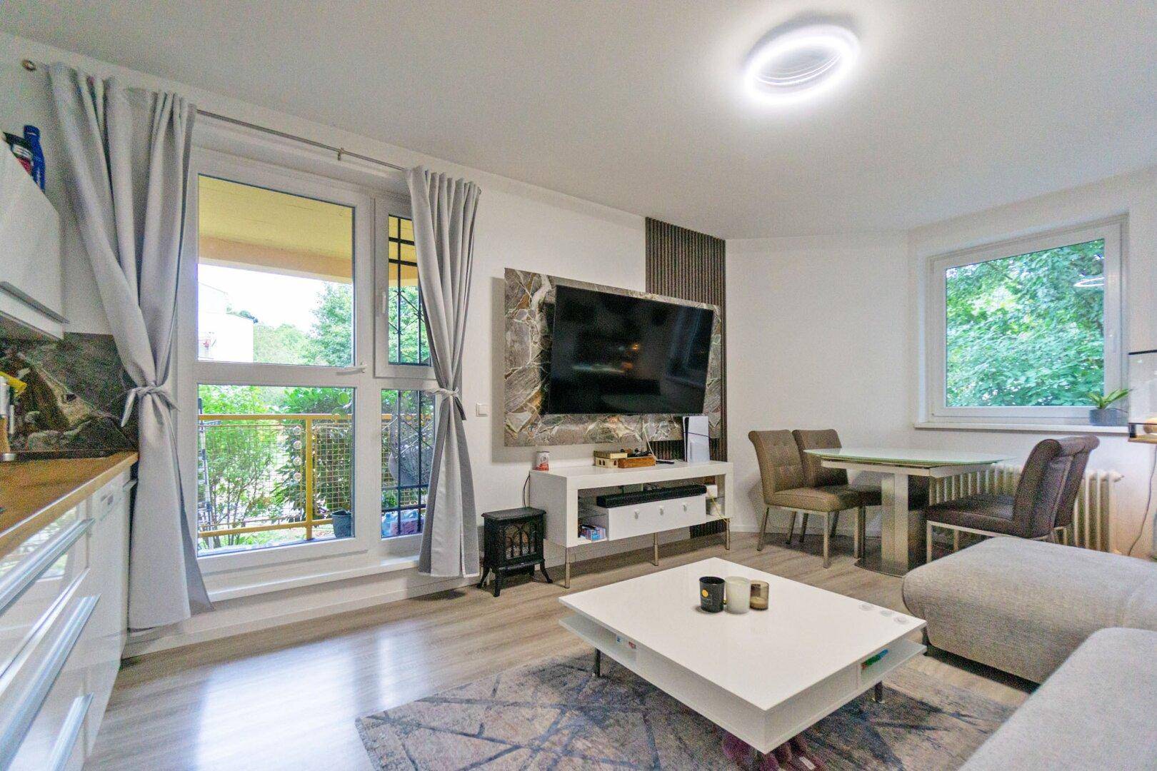 Wohnzimmer_Ausgang Loggia