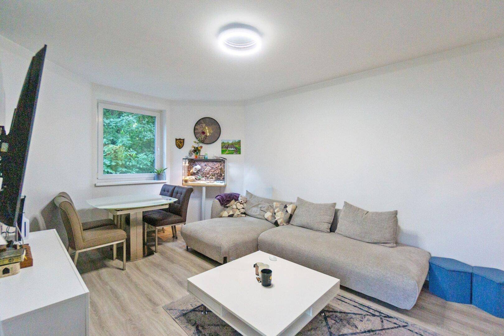 Wohnzimmer mit Essbereich
