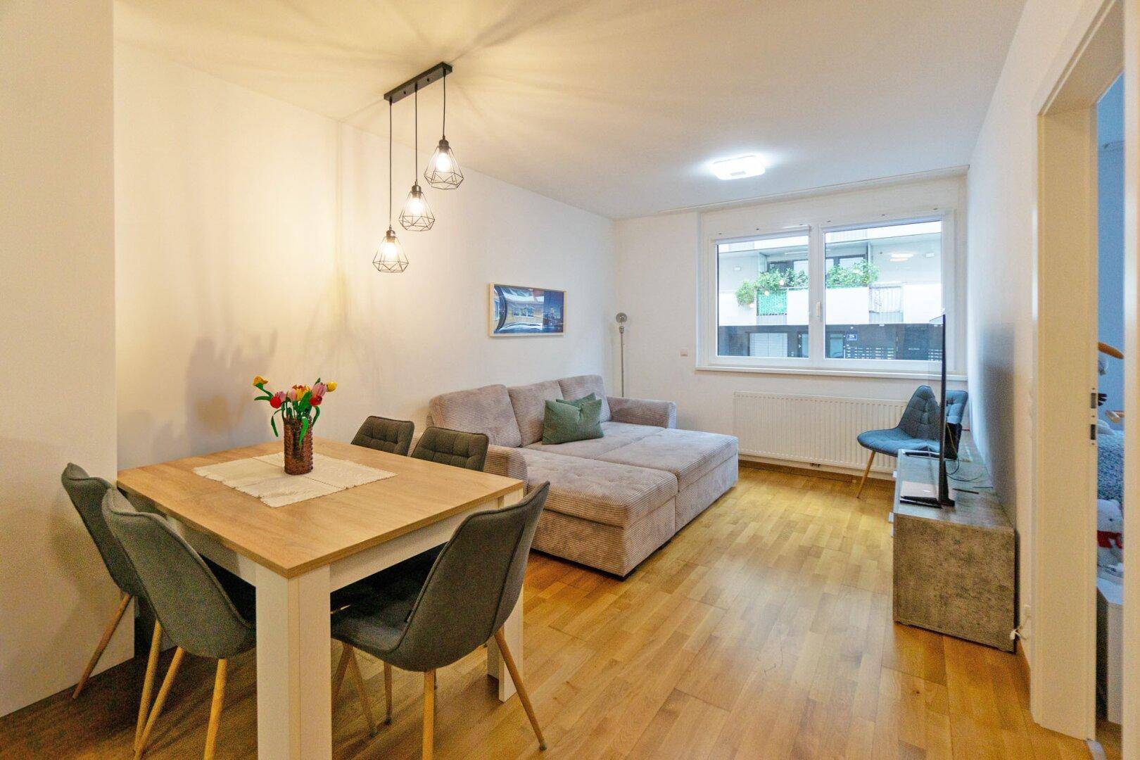 Wohnzimmer mit Essbereich