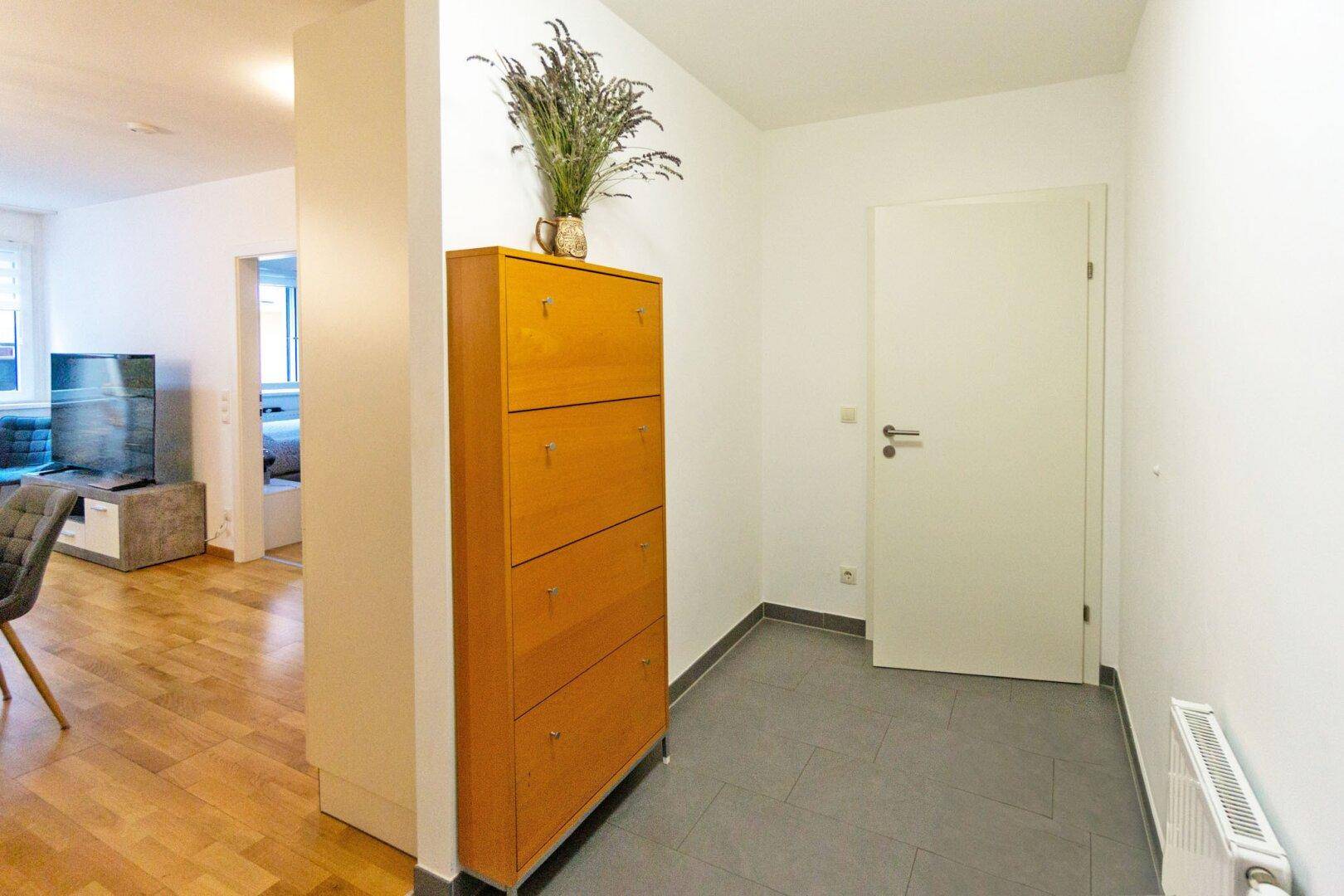 Eingangsbereich Richtung Wohnzimmer