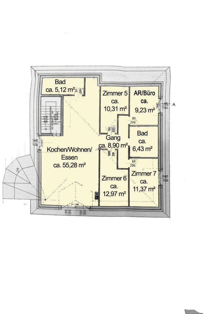 Grundriss des Obergeschosses mit Koch-/Wohn-/Essbereich, Zimmern und Bädern.