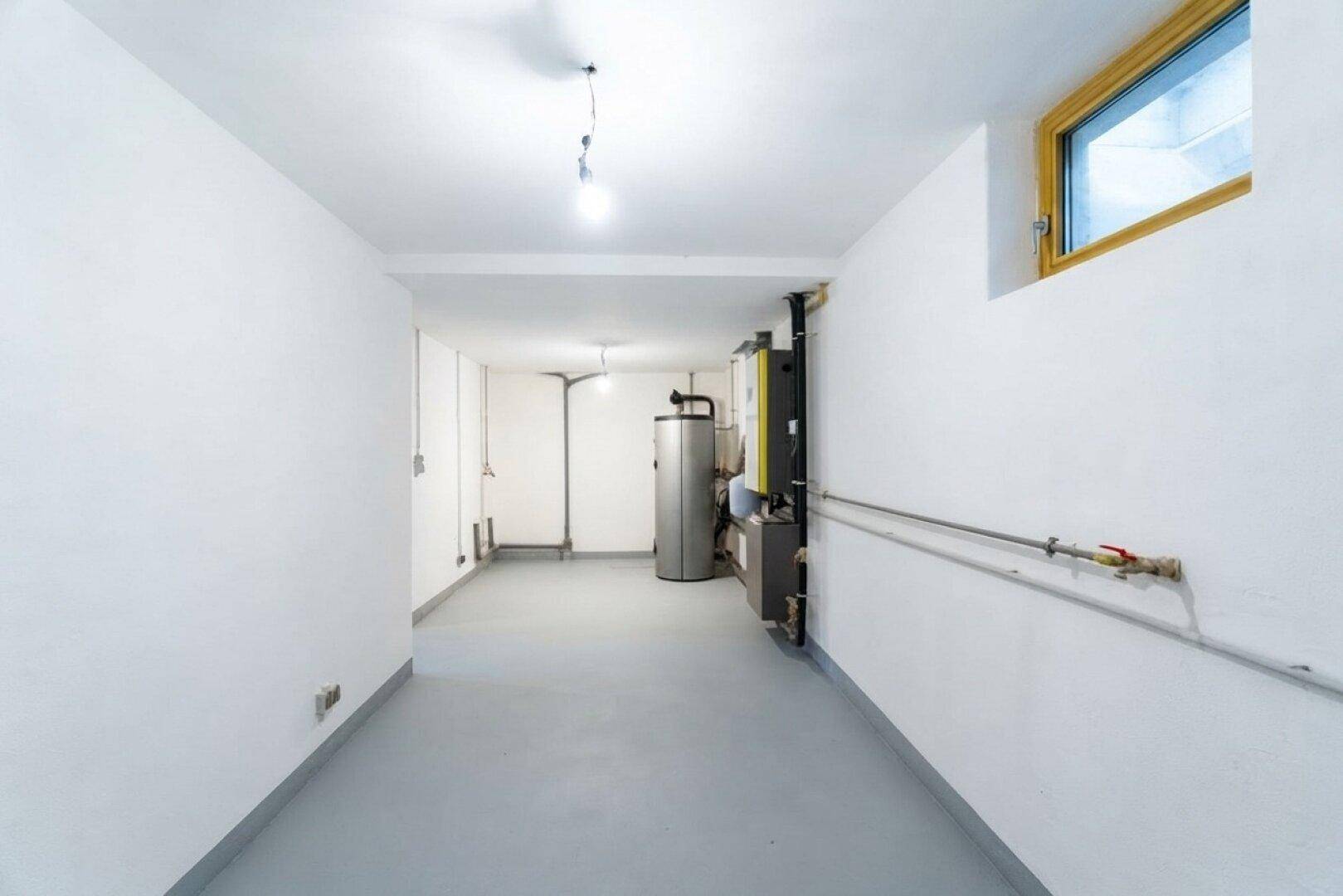Kellerraum mit Heizungstechnik