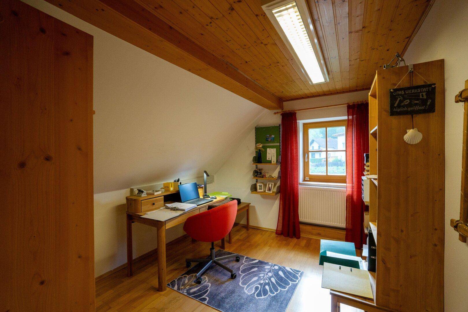 Zimmer 2 im Dachgeschoß