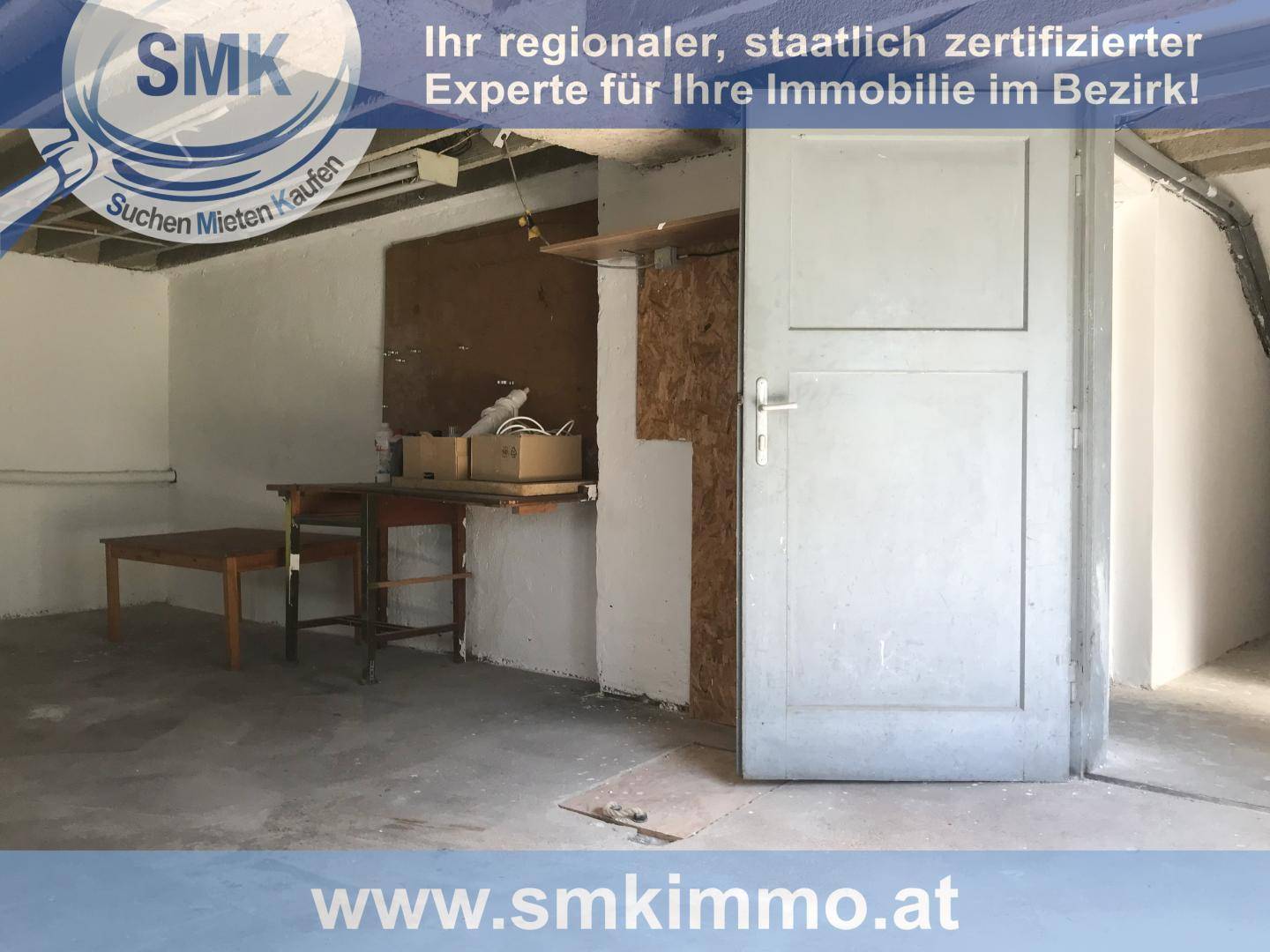 Kellerraum mit Betonboden und einfacher Ausstattung, ideal als Lager- oder Werkstattbereich.