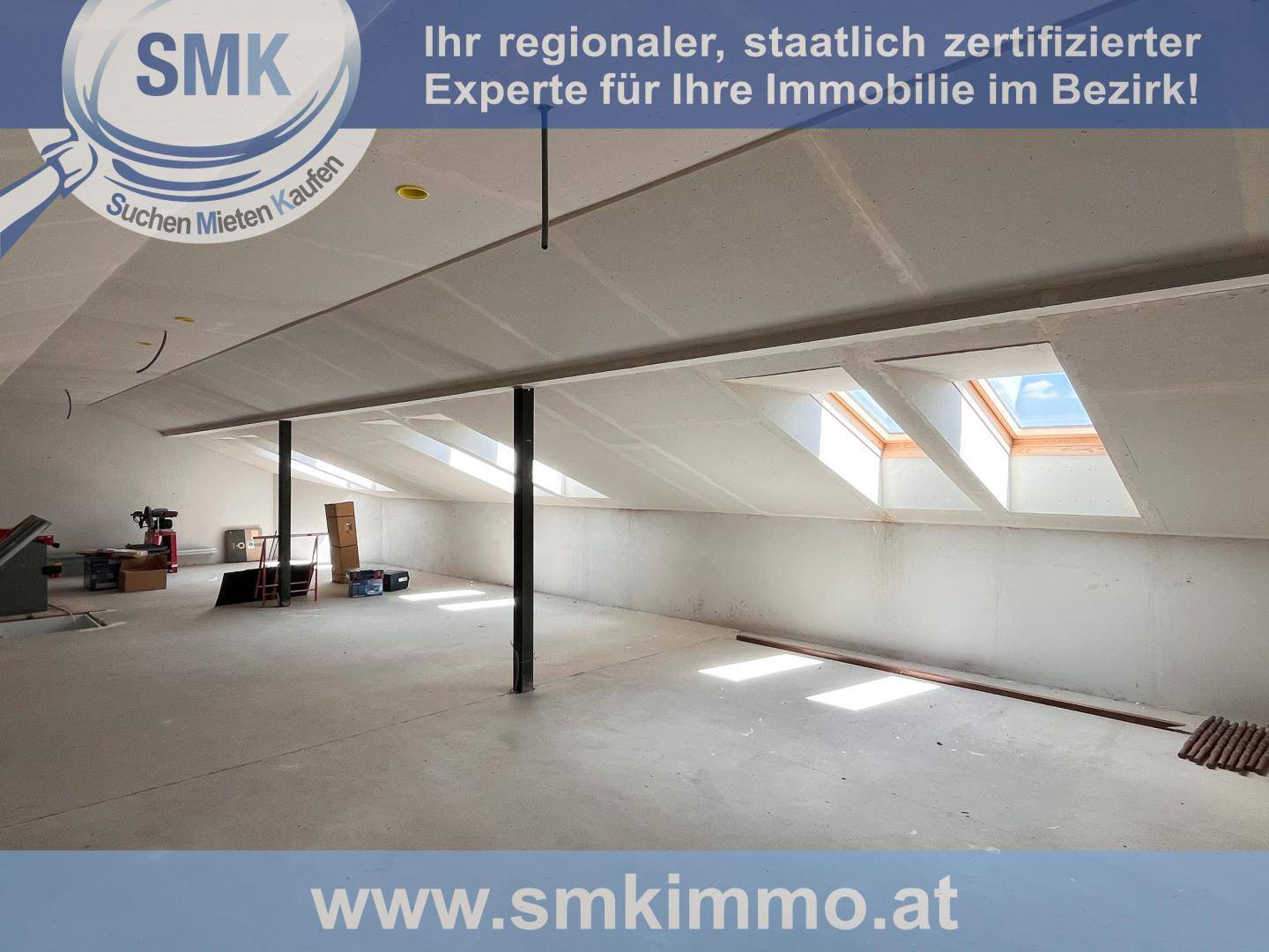Unausgebauter Dachboden mit Dachfenstern und viel Potenzial für zukünftige Nutzung.