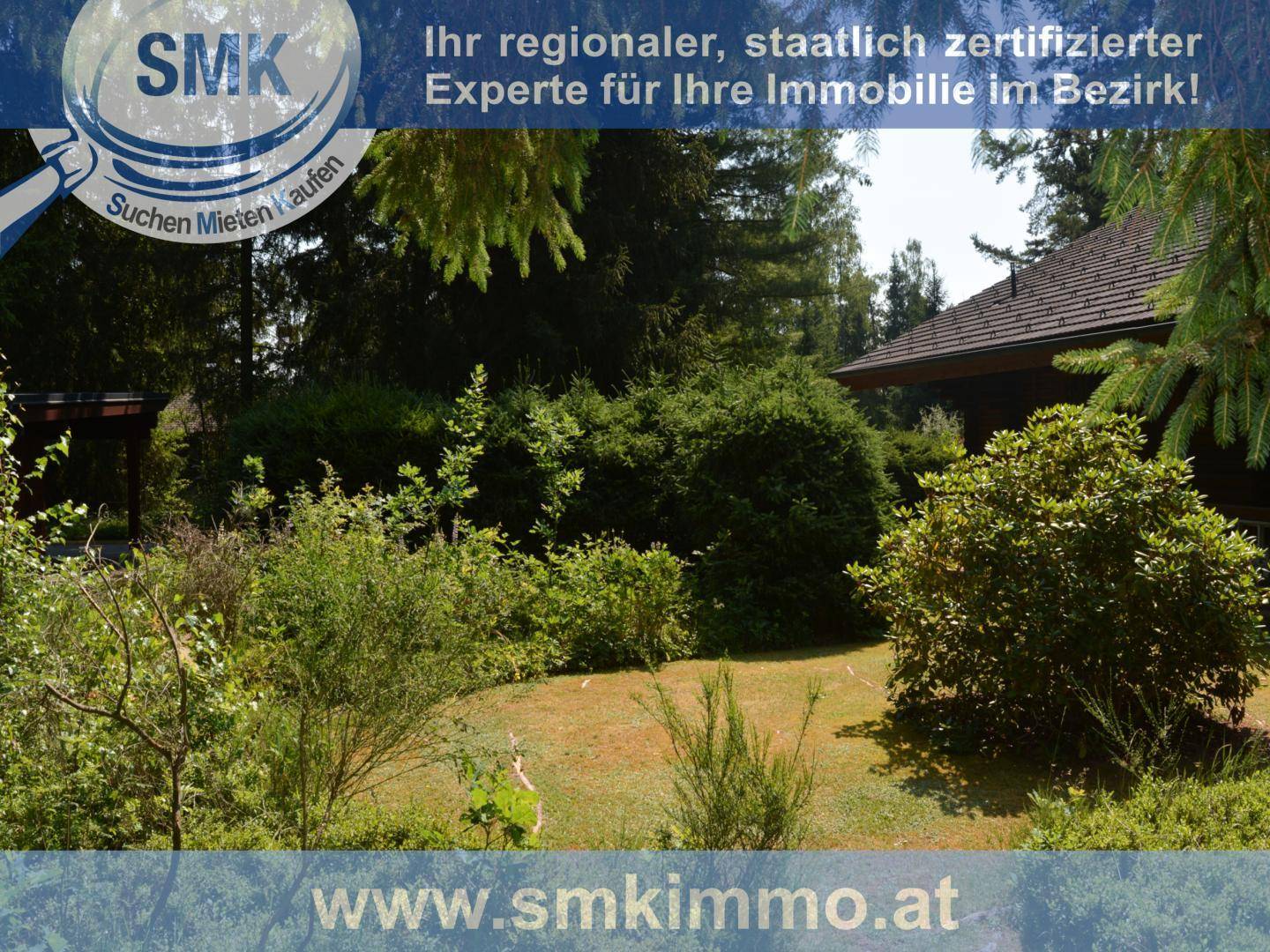 Abwechslungsreicher Garten mit verschiedenen Sträuchern und Bäumen, naturnah gestaltet.