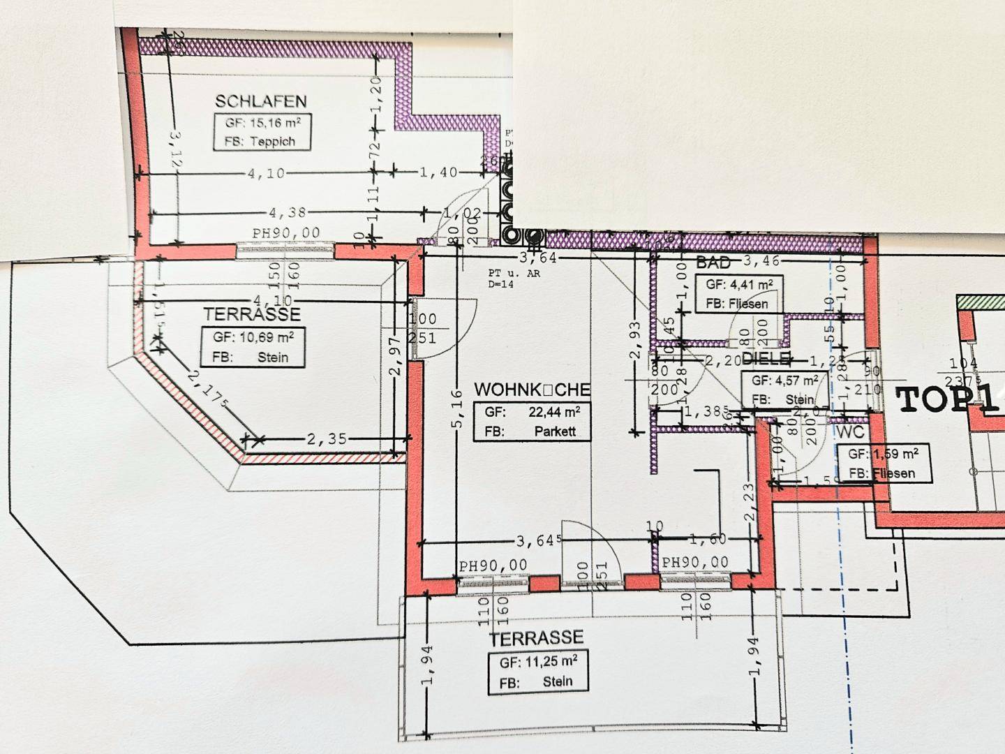 Grundriss einer Wohnung mit Schlafzimmer, Wohnküche, Bad, WC und zwei Terrassen.