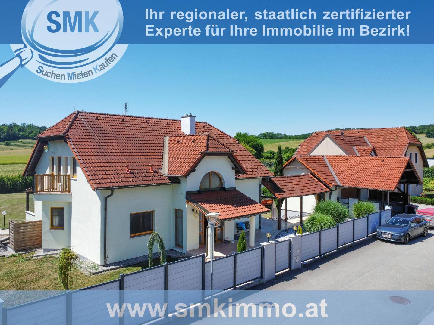 Attraktives Einfamilienhaus mit rotem Ziegeldach und gepflegtem Vorgarten in sonniger Lage.