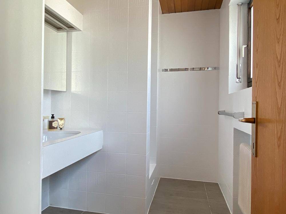 2. Badezimmer mit Dusche