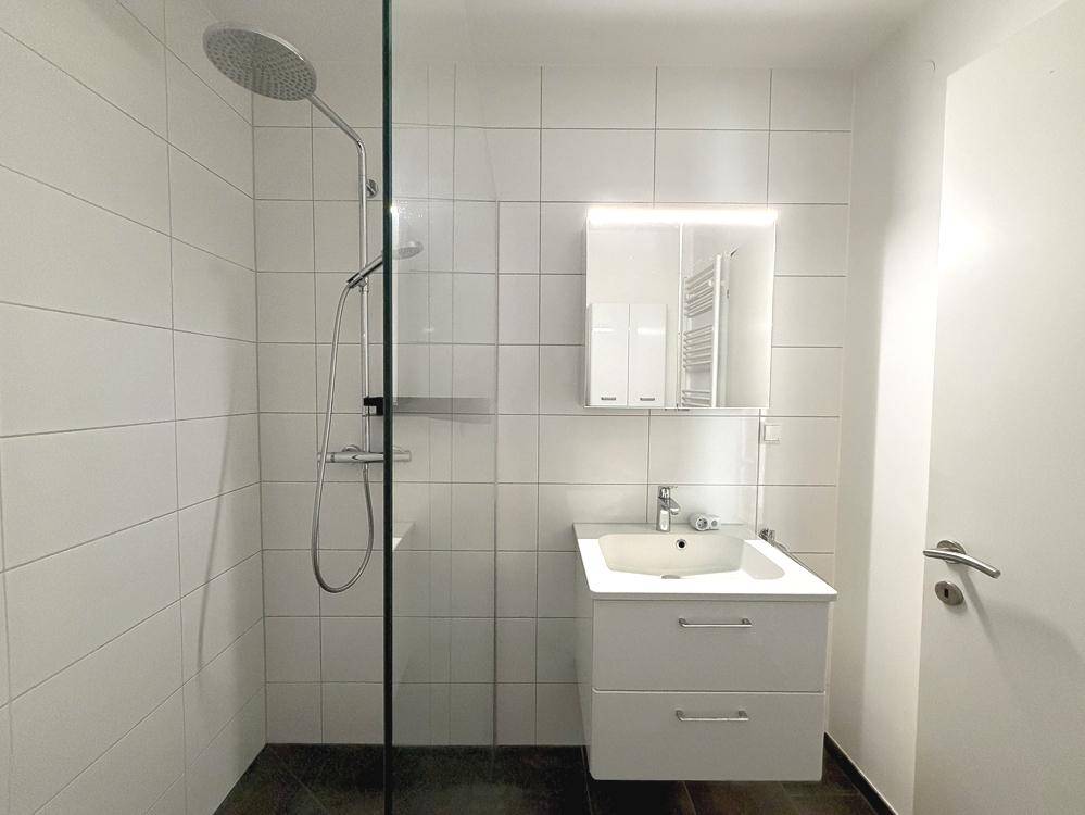 Badezimmer mit Dusche