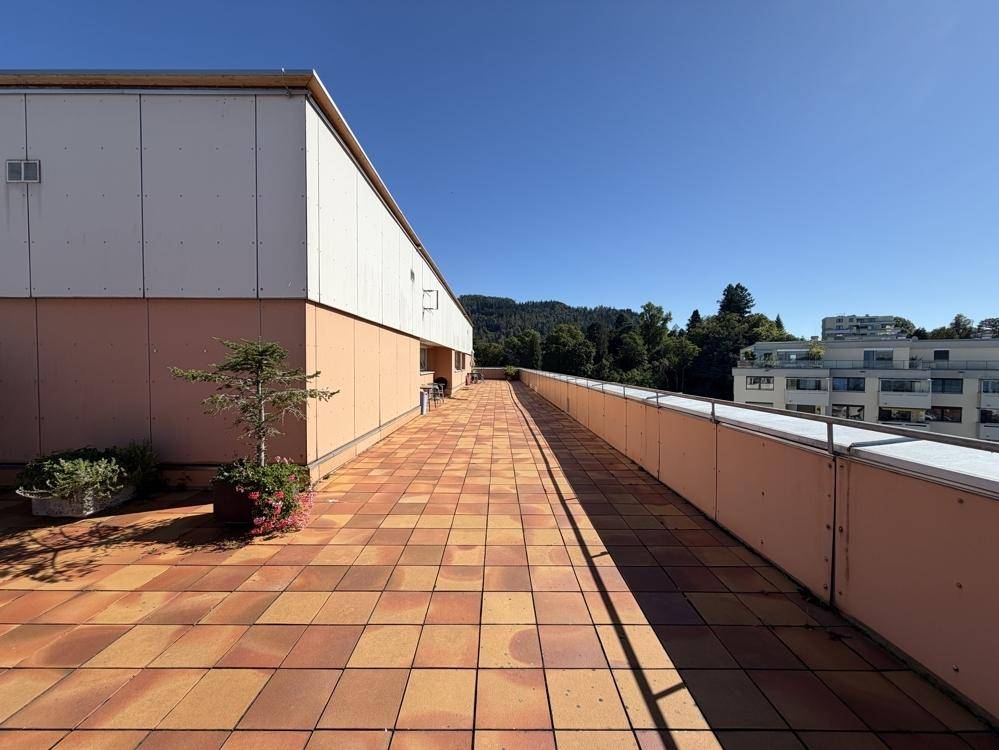 Riesige Gemeinschaftsdachterrasse