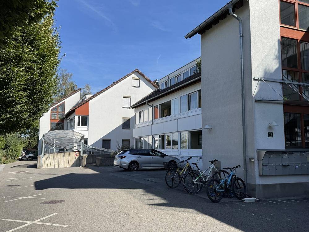Aussenansicht - Zufahrt zur TG